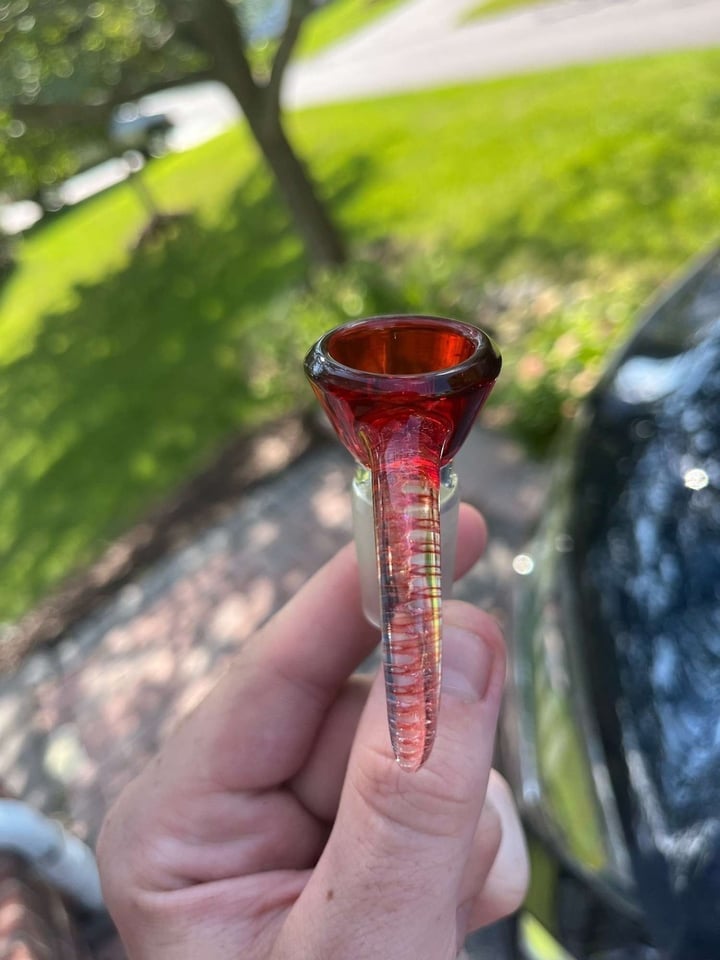 Julio Glass 18mm Pomegranate/Dichro horn Image 1