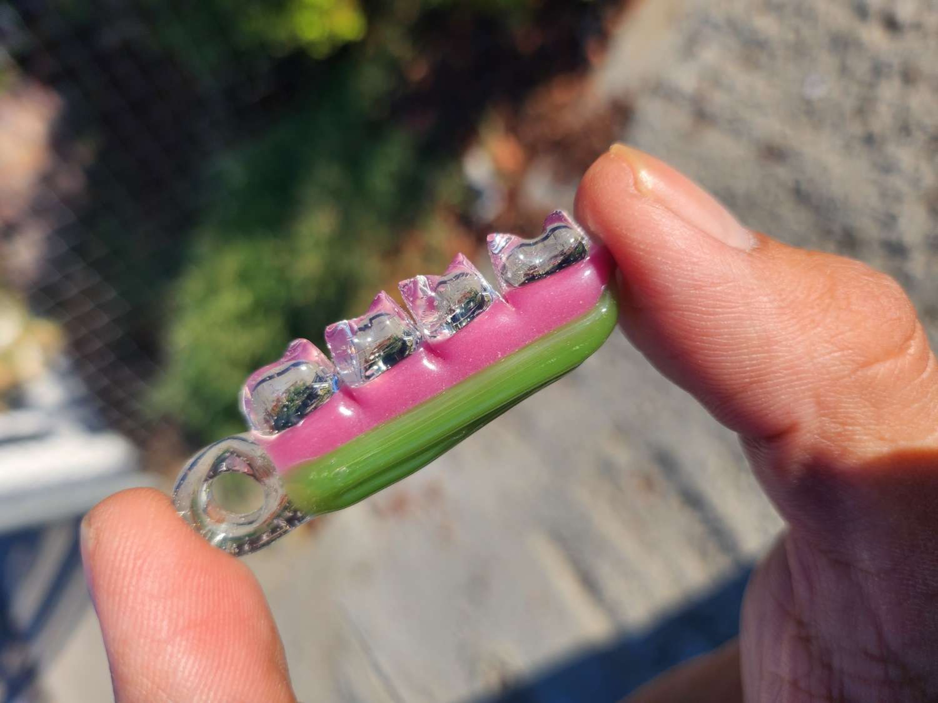 Preview pic of Uv jaw fragment pendant