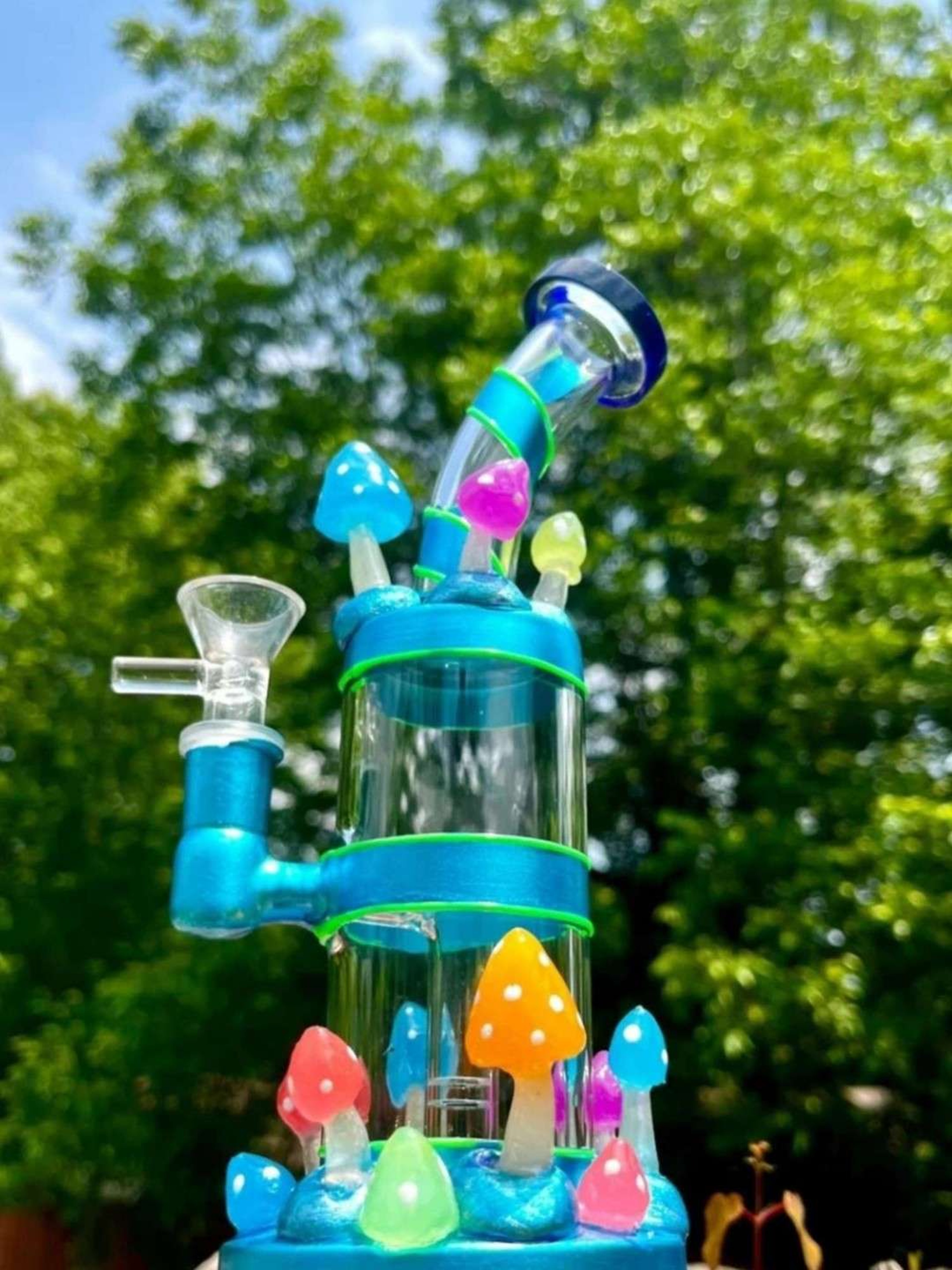 Preview pic of 9" Transparent Blue Glass Rig