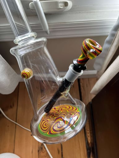 Preview pic of Vigil glass Rasta beaker