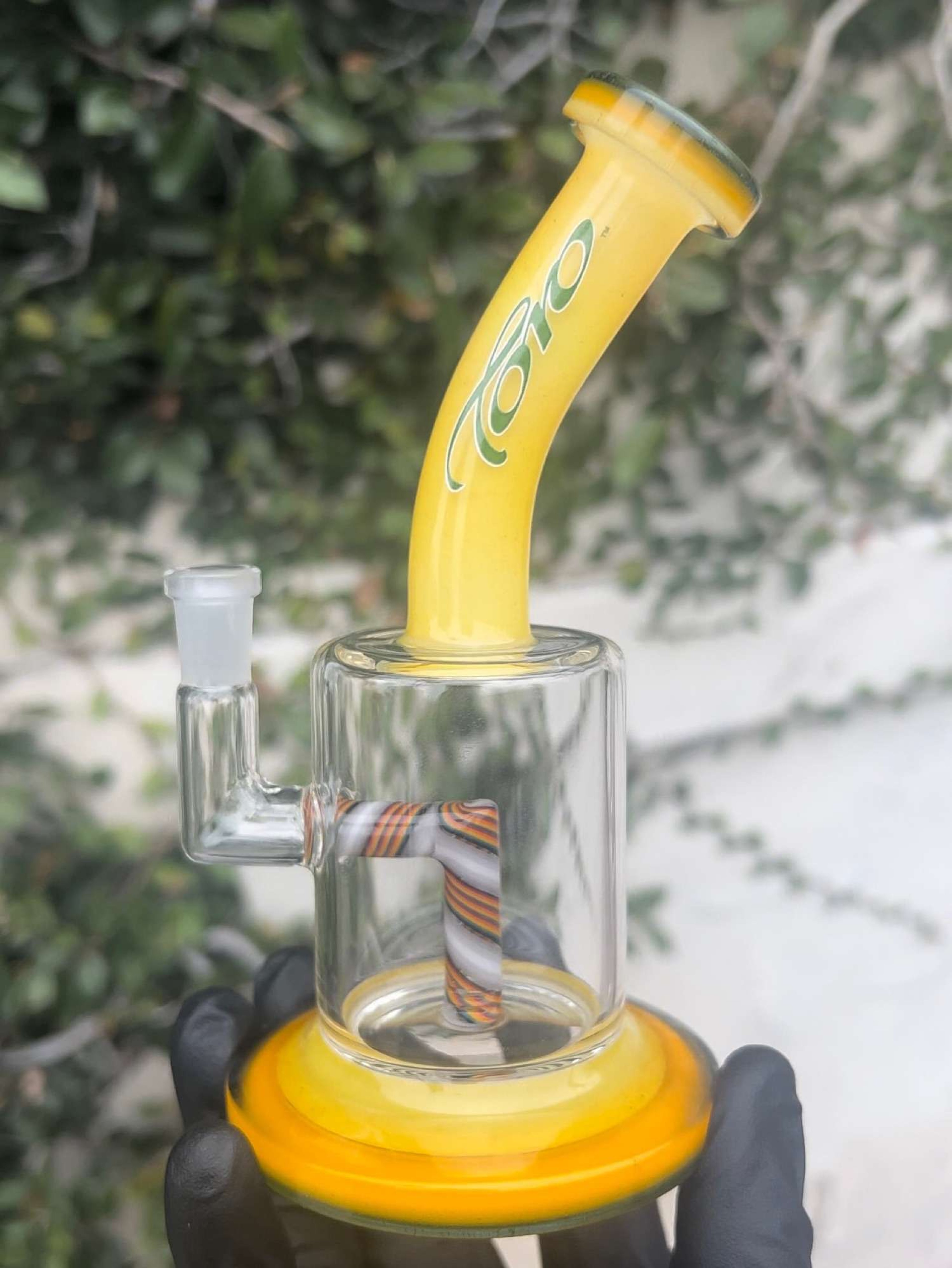TORO GLASS SINGLE MACRO YELLOW DAB RIG (10mm/90) image 0