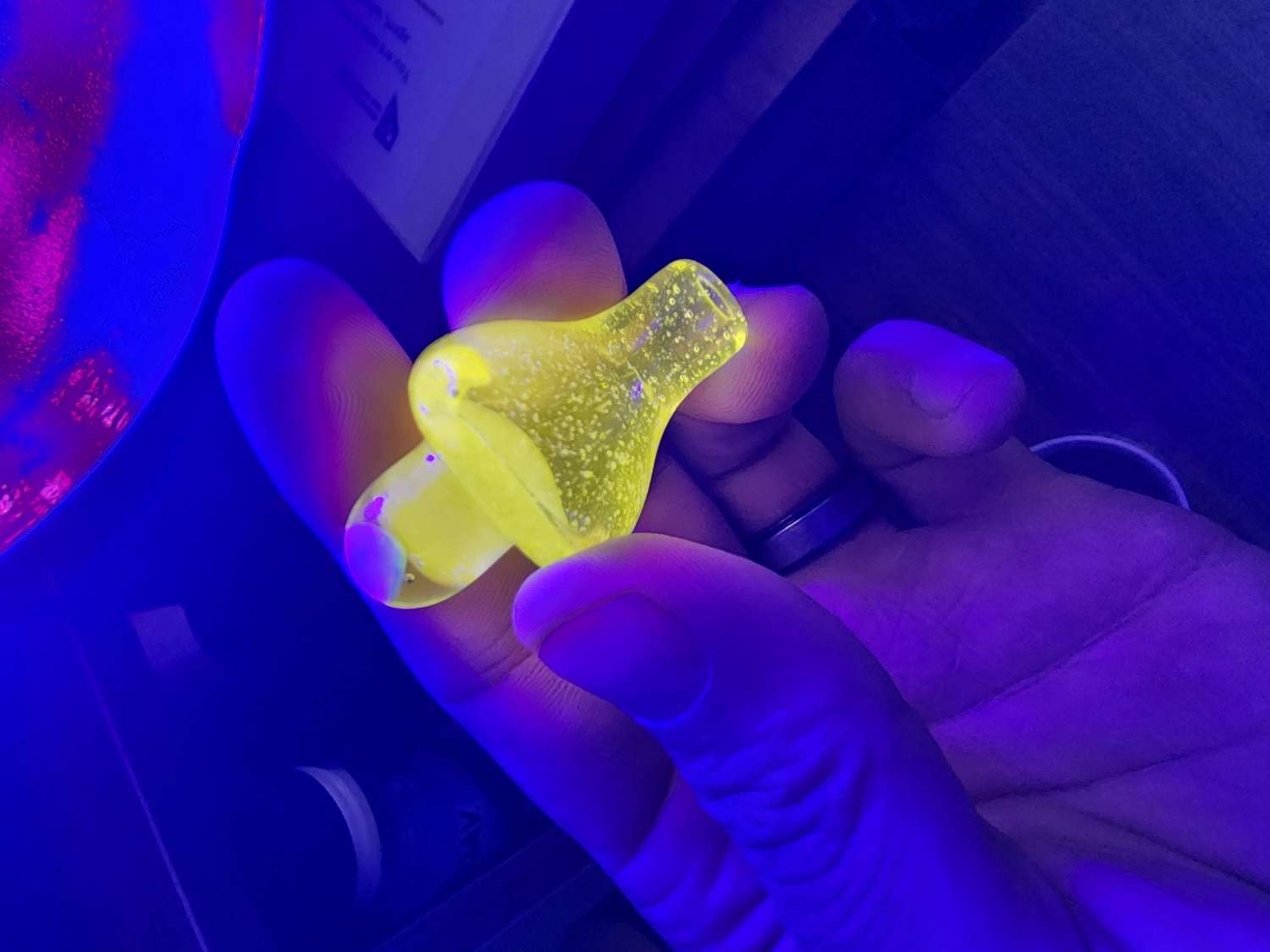 Preview pic of Full UV bubble cap by Stewy Glass