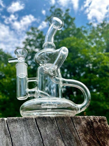 Preview pic of 9" Clear Glass Bubbler Rig 