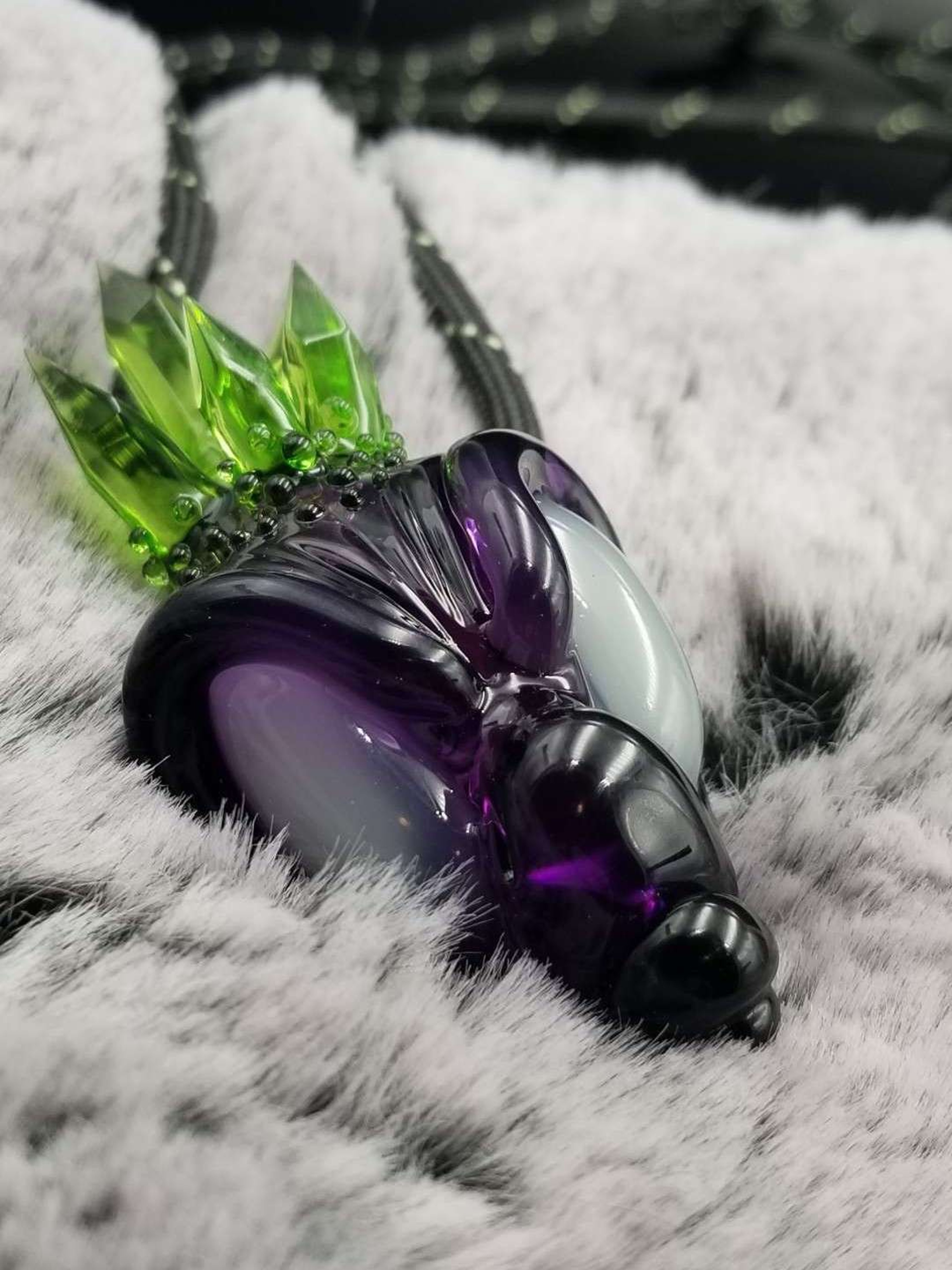 Preview pic of Alien head with crystal growth pendant UV eyes