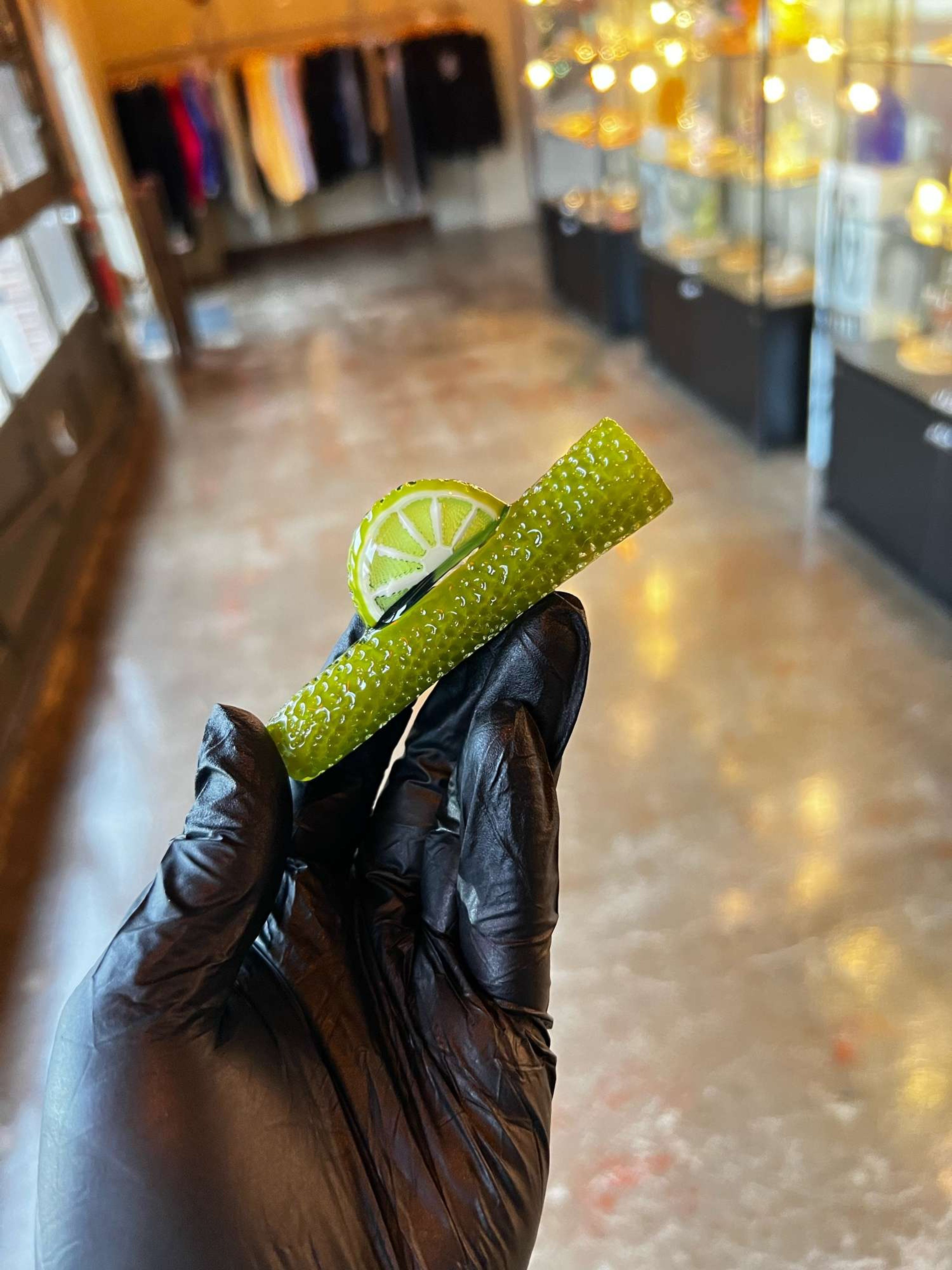 Preview pic of Lyons glass one hitter