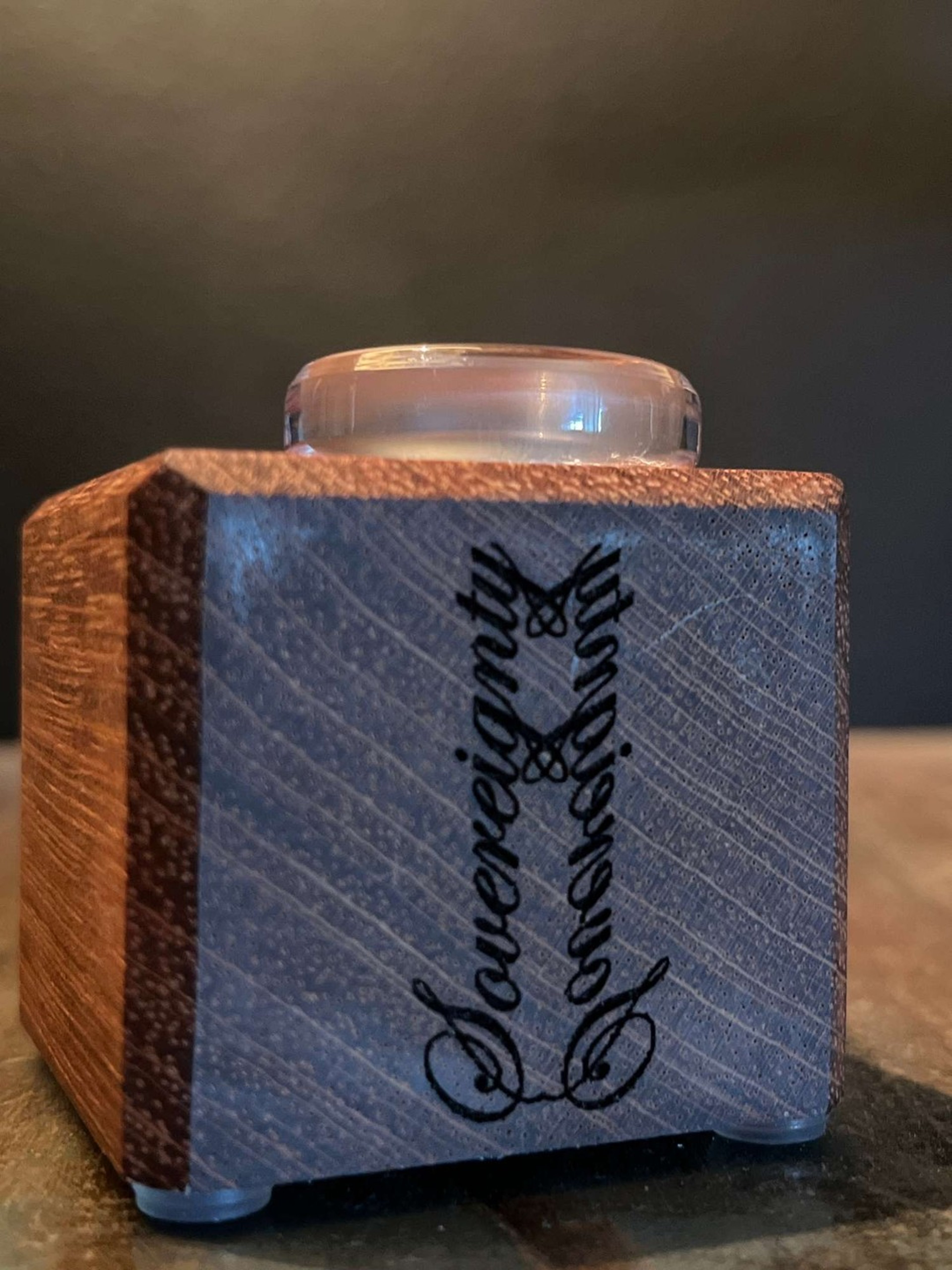 Sovereignty slide stand image 0