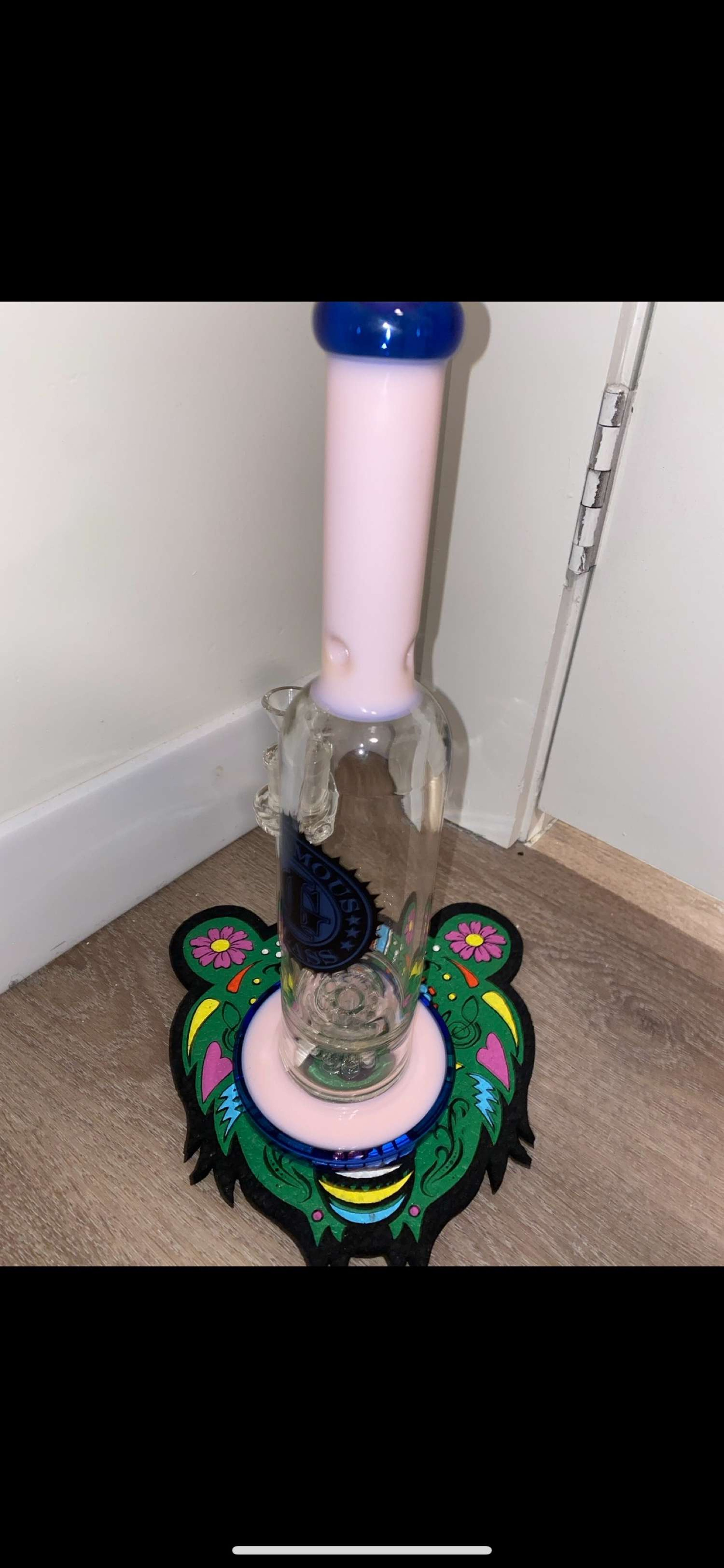 INFAMOUS GLASS BONG image 0