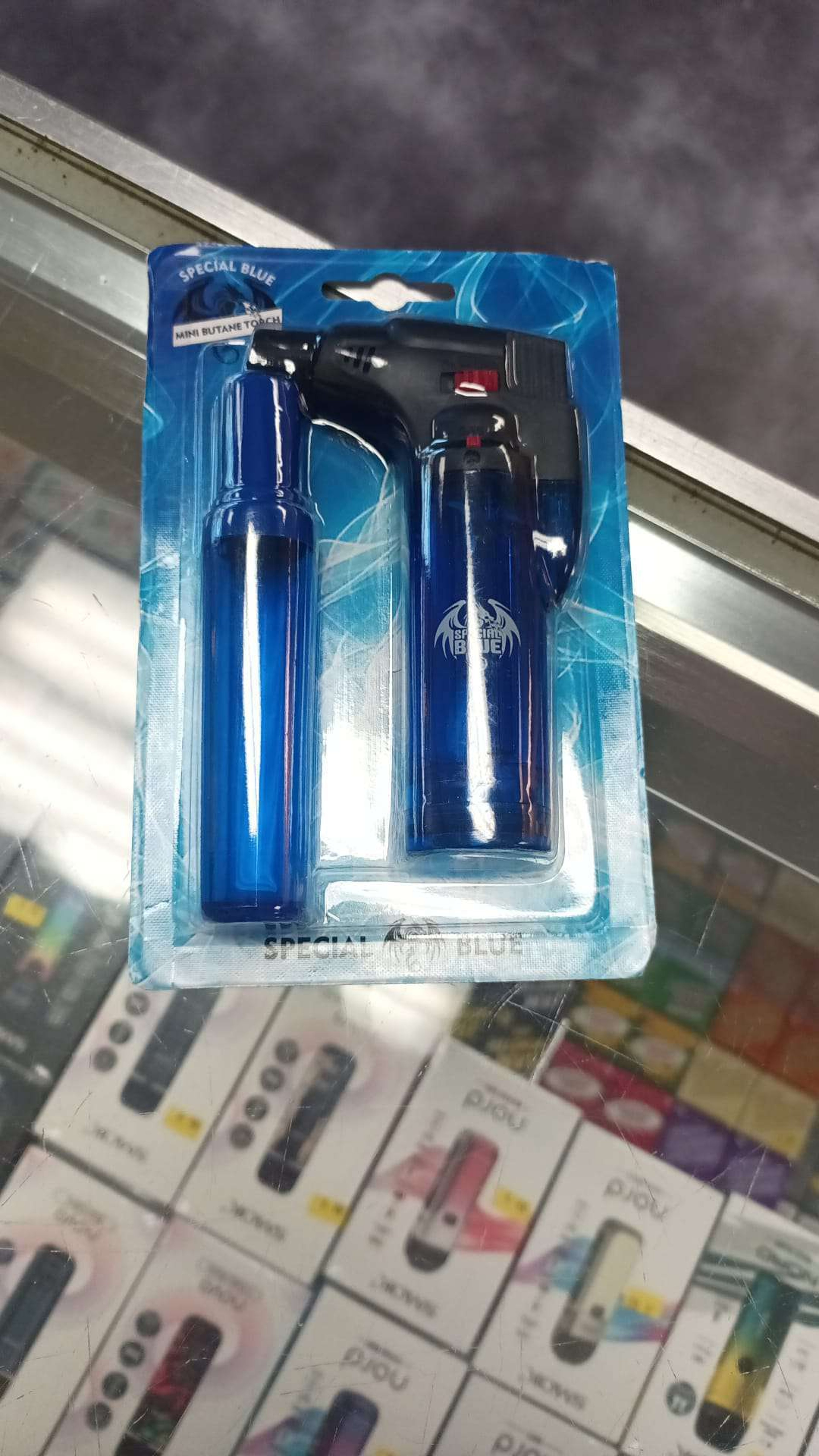 Lighter with butane image 0