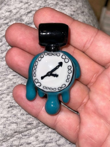 Preview pic of Grimm Glass clock pendant 