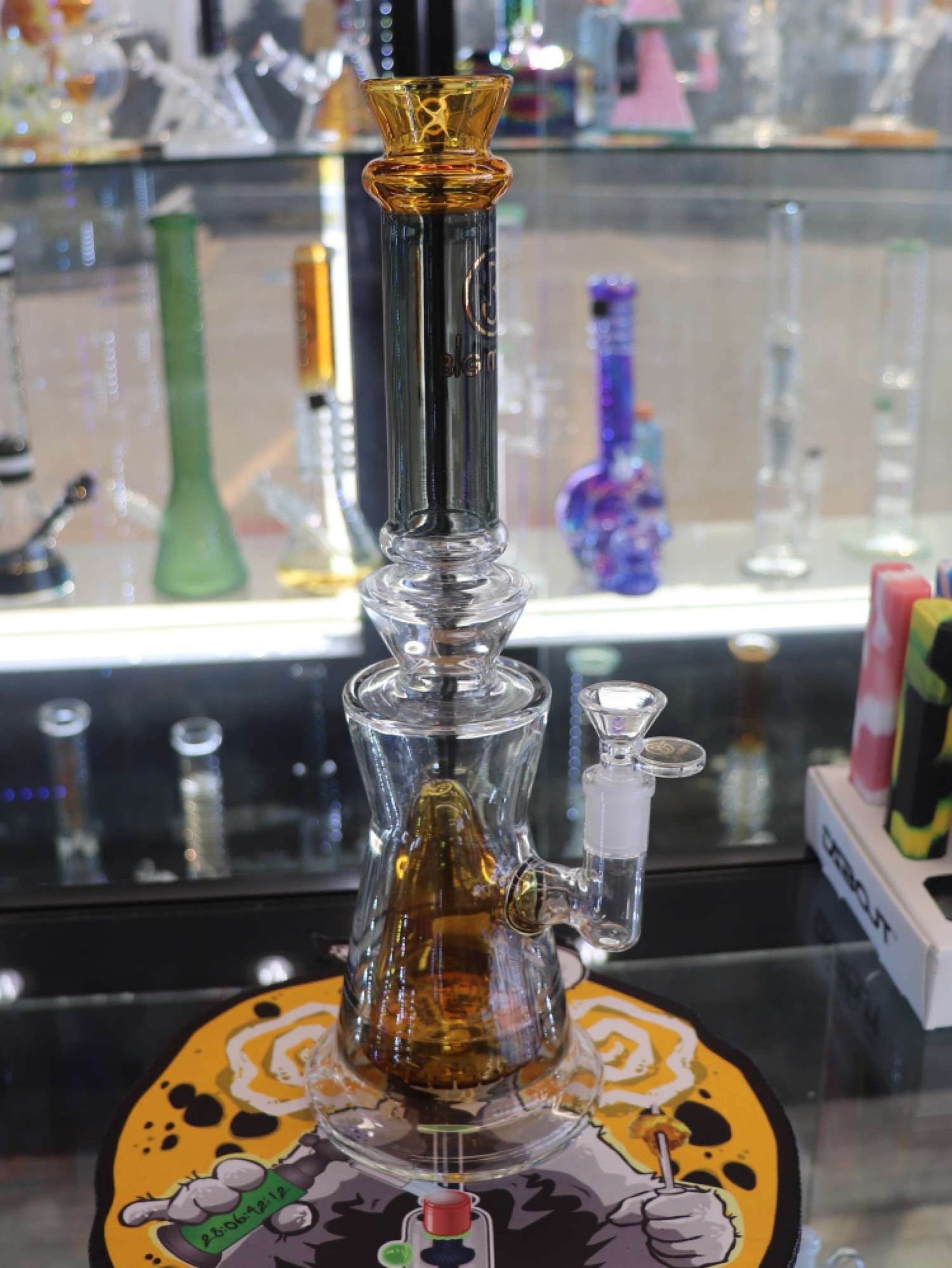 Preview pic of Big Mom Brown/Black Clear Bong 