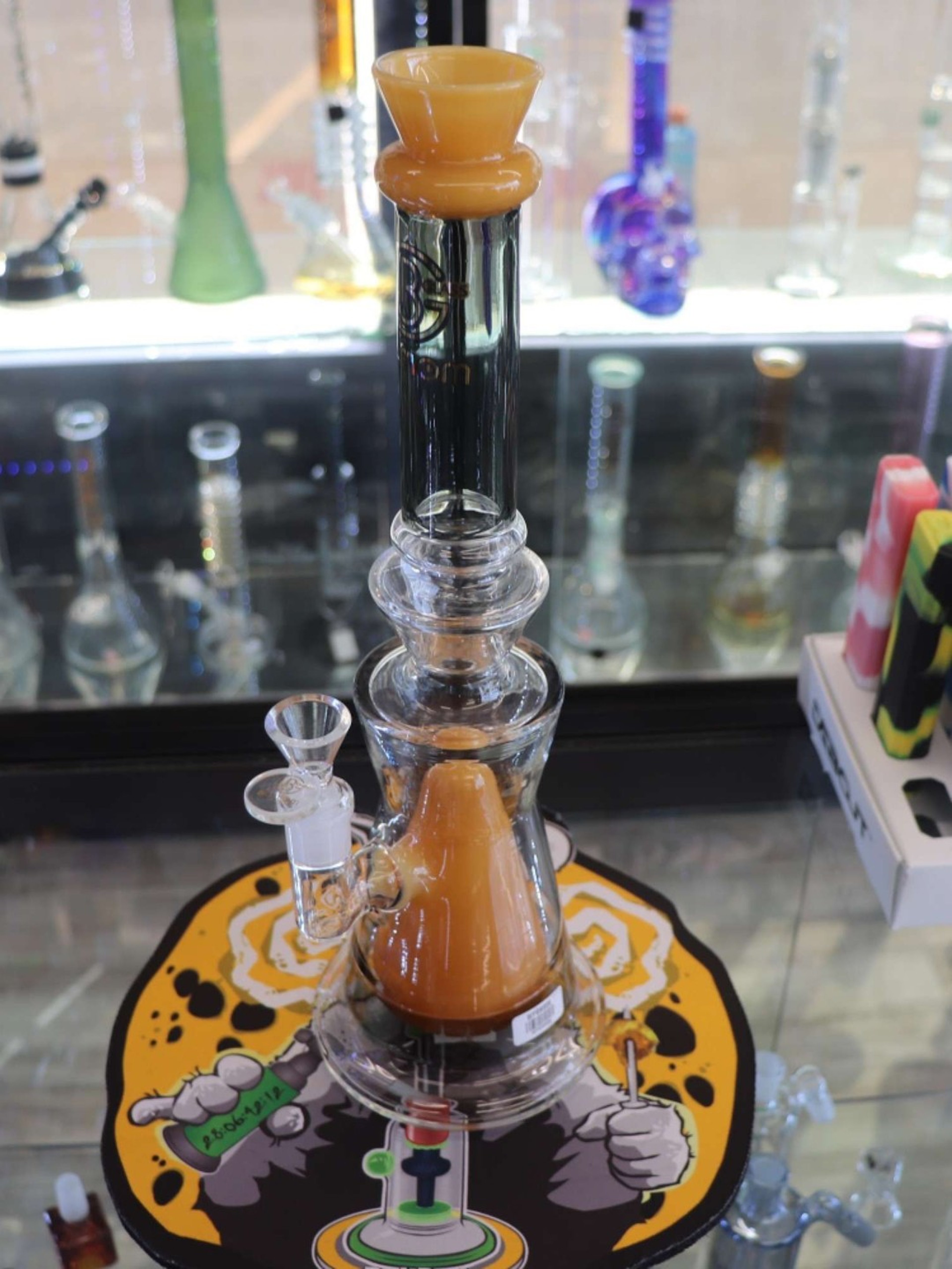 Preview pic of Big Mom (Brown/Cream) Bong/Rig