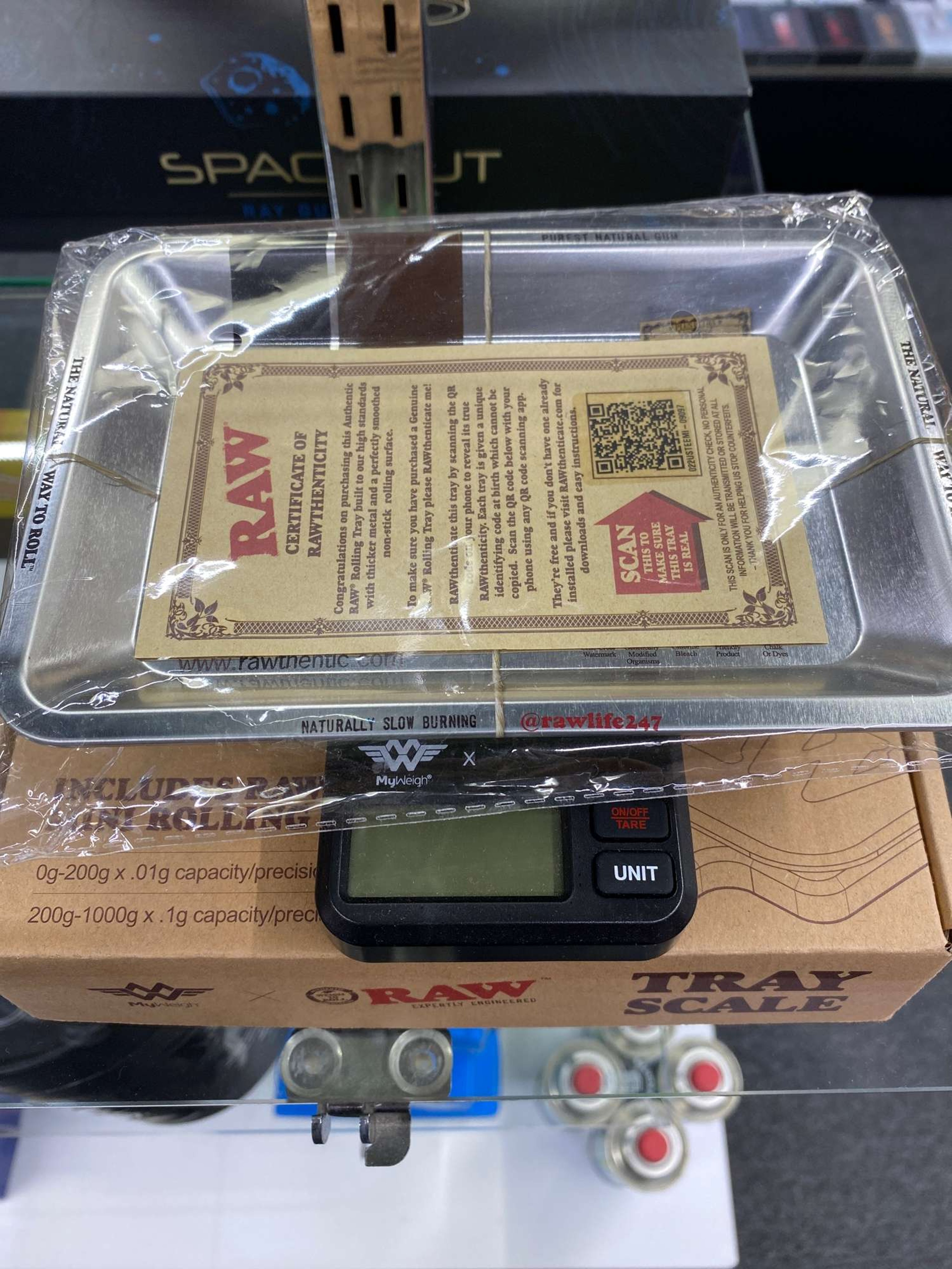 Raw scale and tray in one image 0