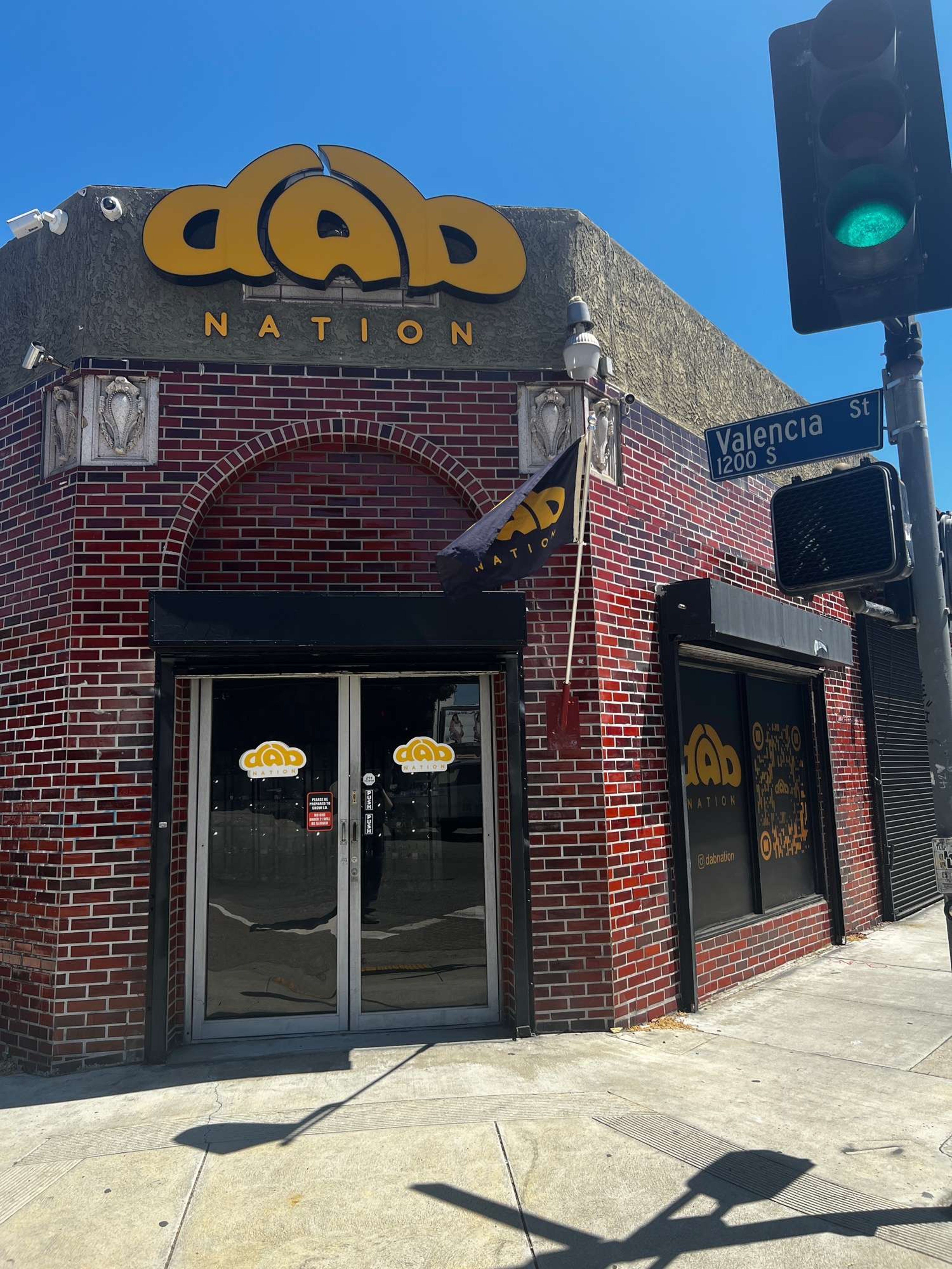 MASSIVE HEADSHOP LIQUIDATION SALE image 0
