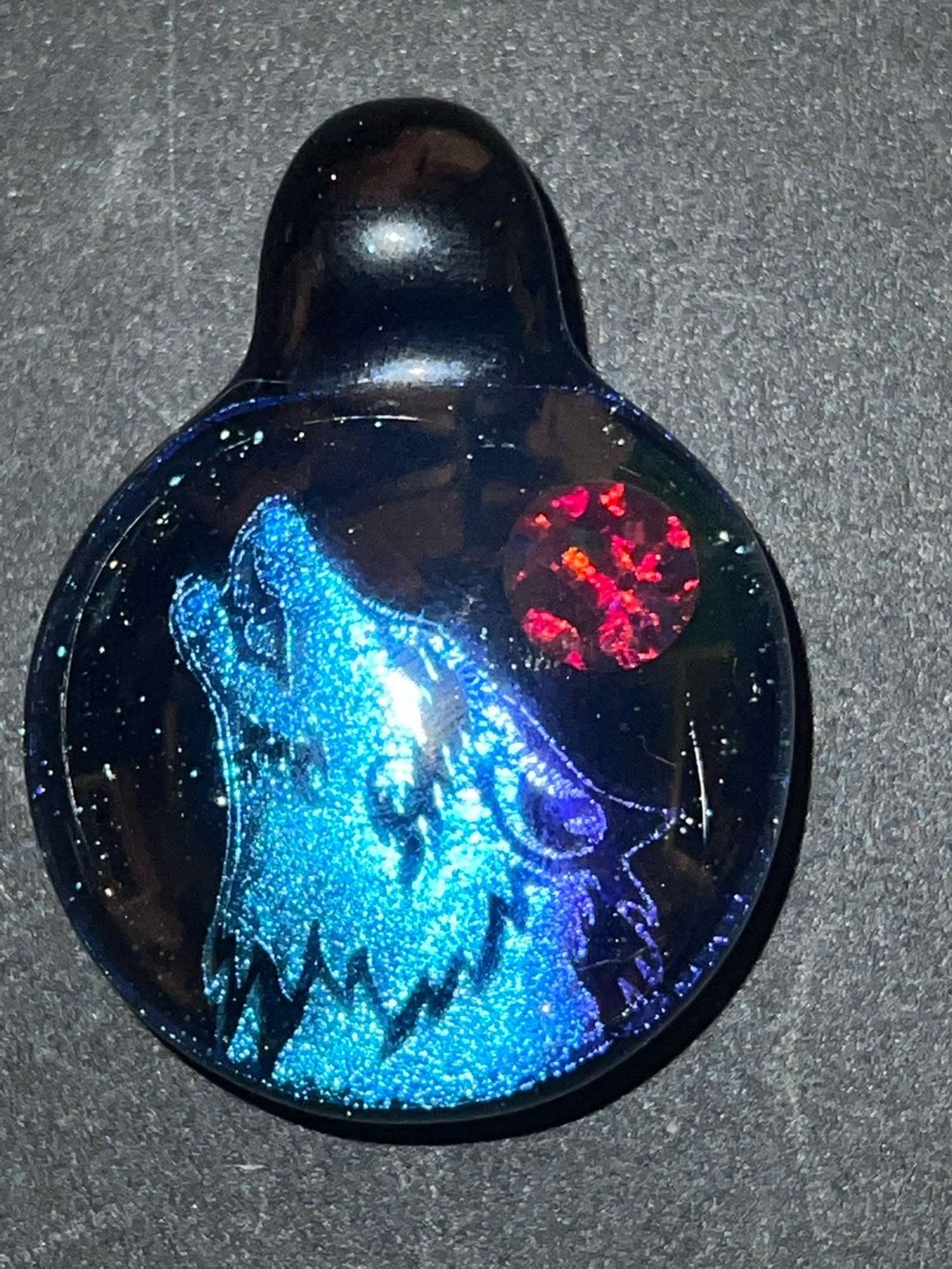 Dichro wolf subtl pendy image 0