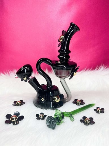 Preview pic of Black Daisy 7 Inch Recycler Water Pipe With Tool