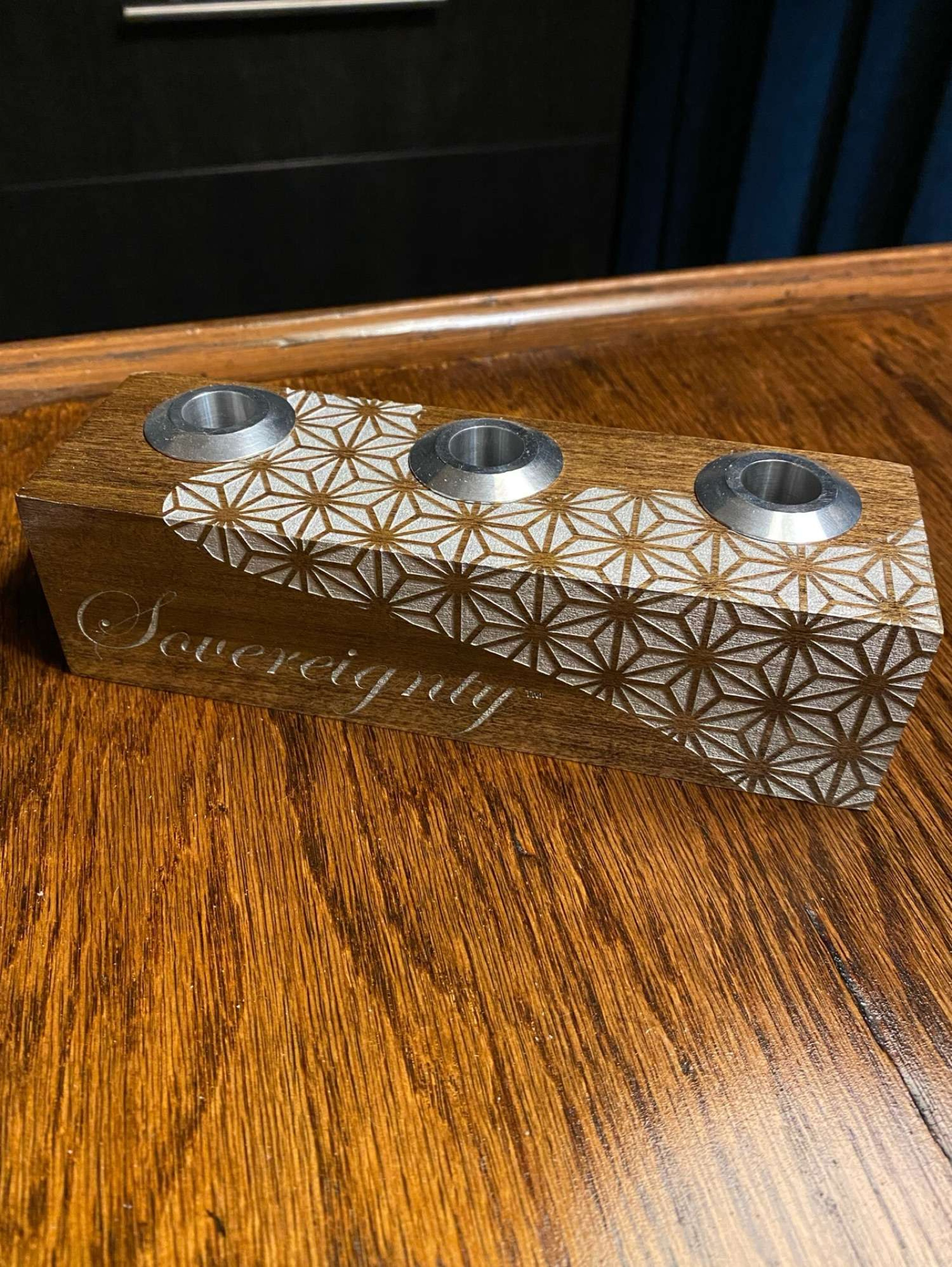 Preview pic of Sovereignty 3-hole slide display