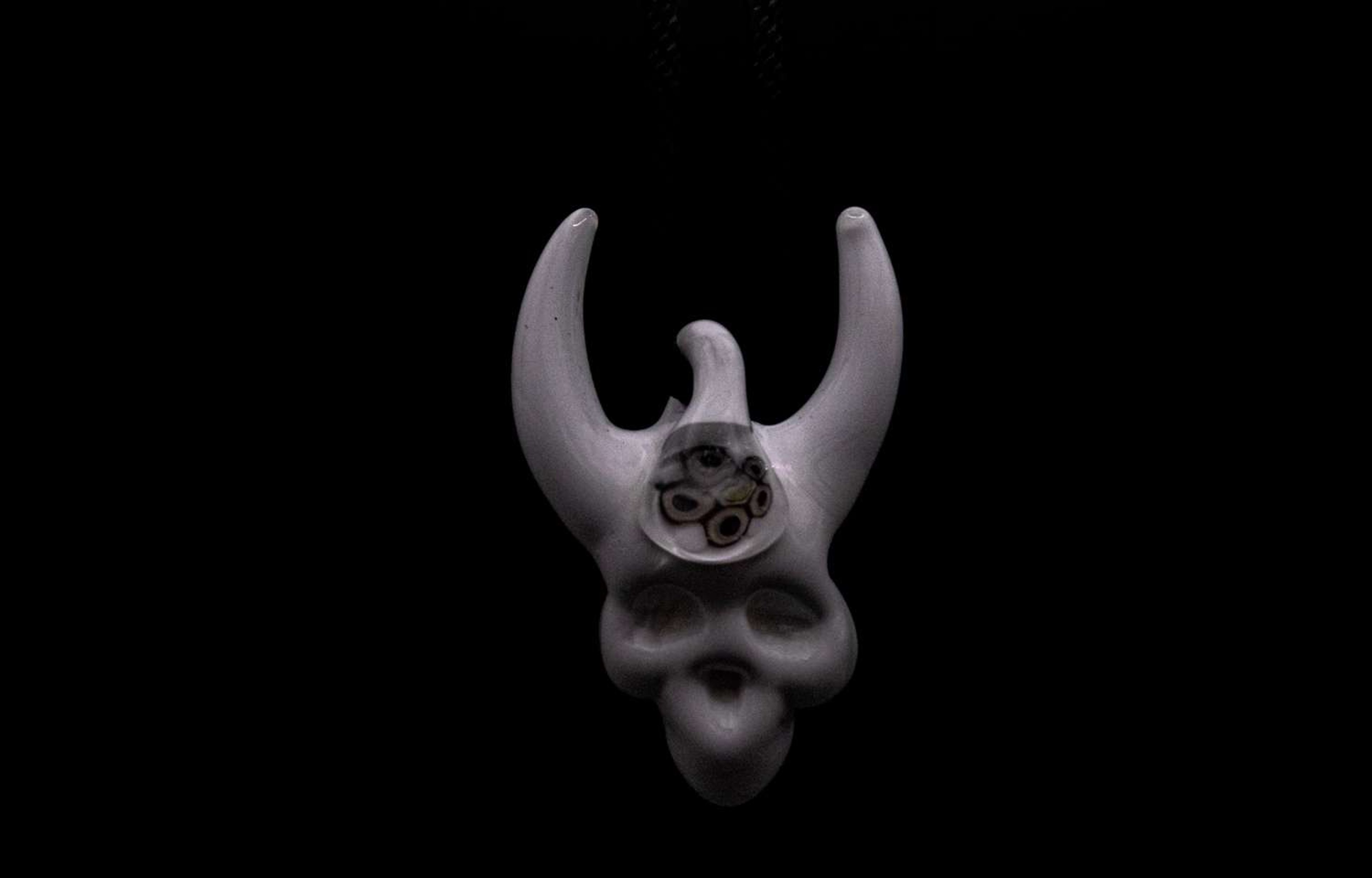 Preview pic of Demon skull with Millie 03