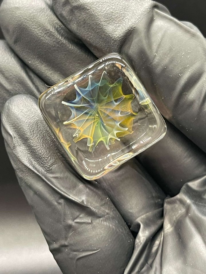 Hefe Glass Starbust Fume Cube Image