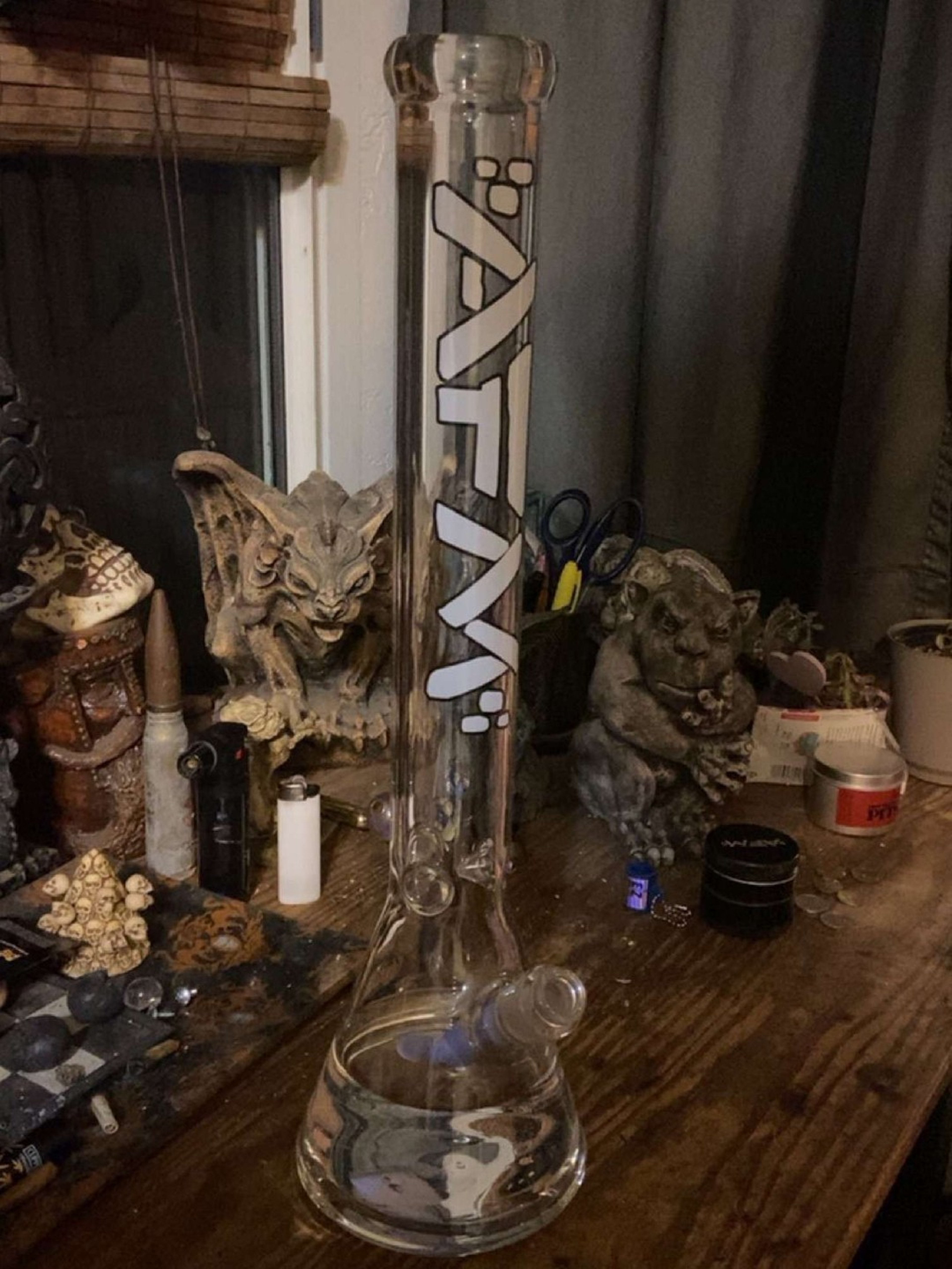 Preview pic of 18in” Beaker Bong 