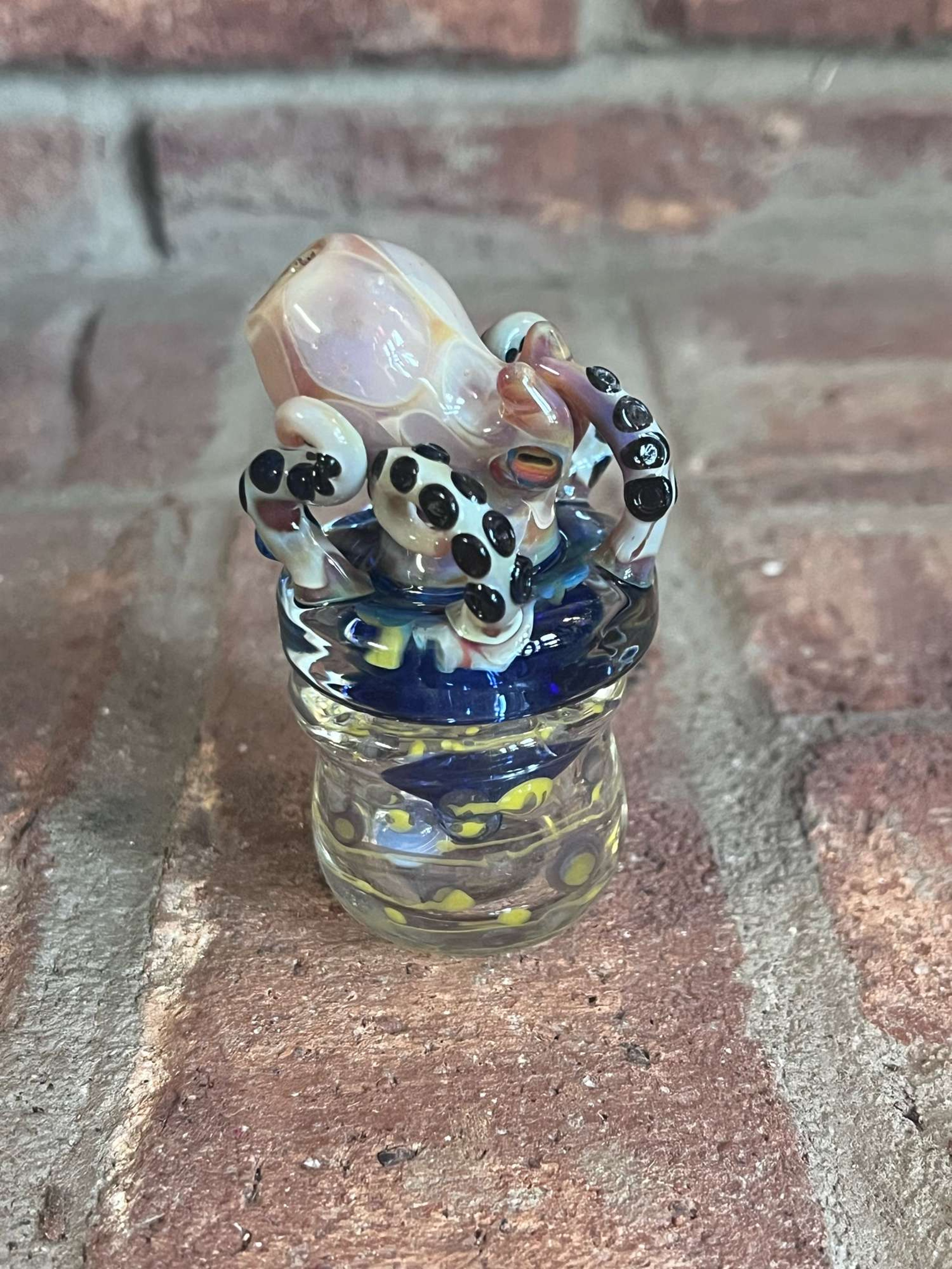 Preview pic of Octo spinner cap with stand and pearls