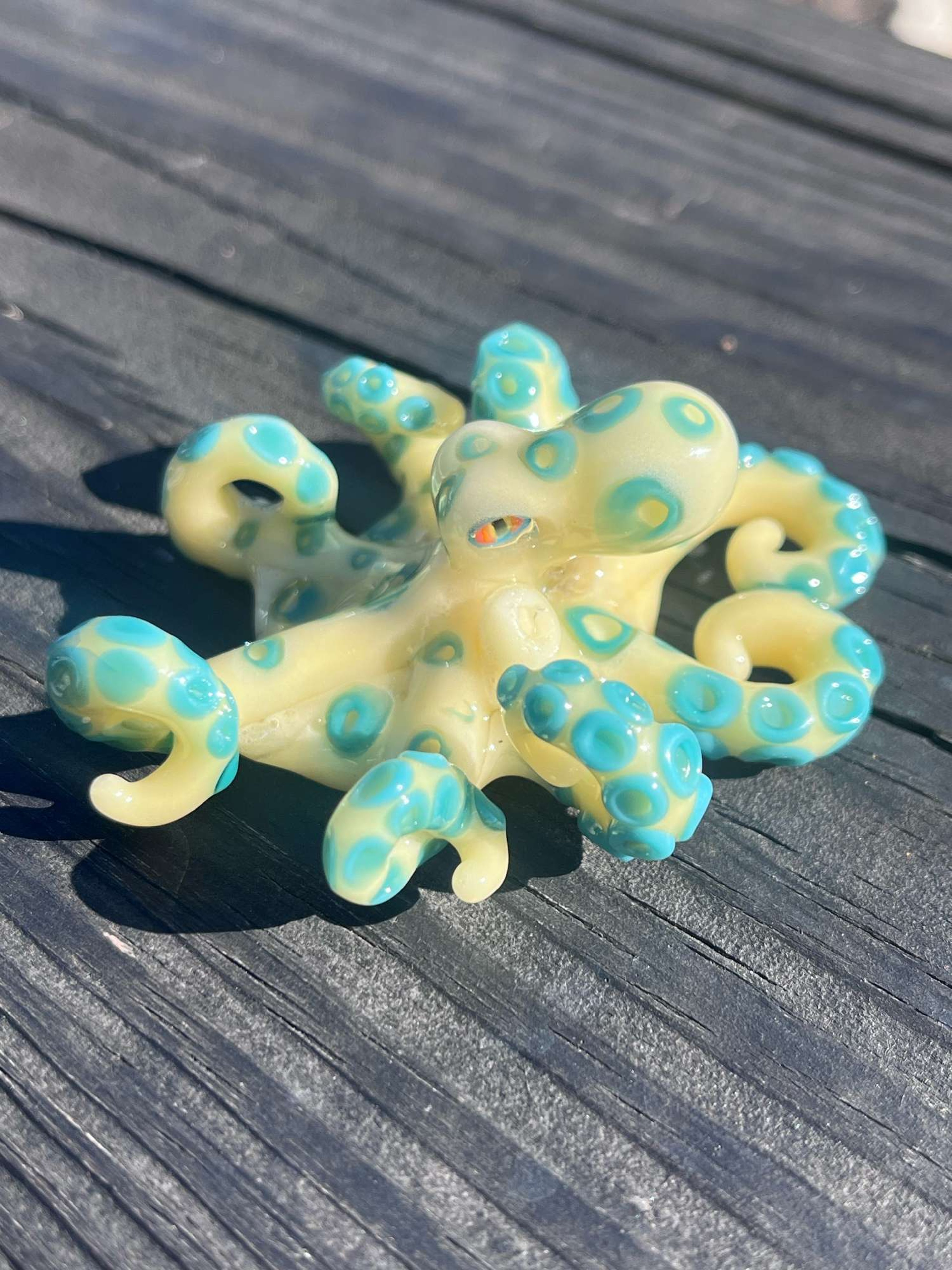 Preview pic of Glass octopus pendant