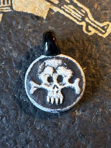 Preview pic of Hexcraft deep carved skull pendant