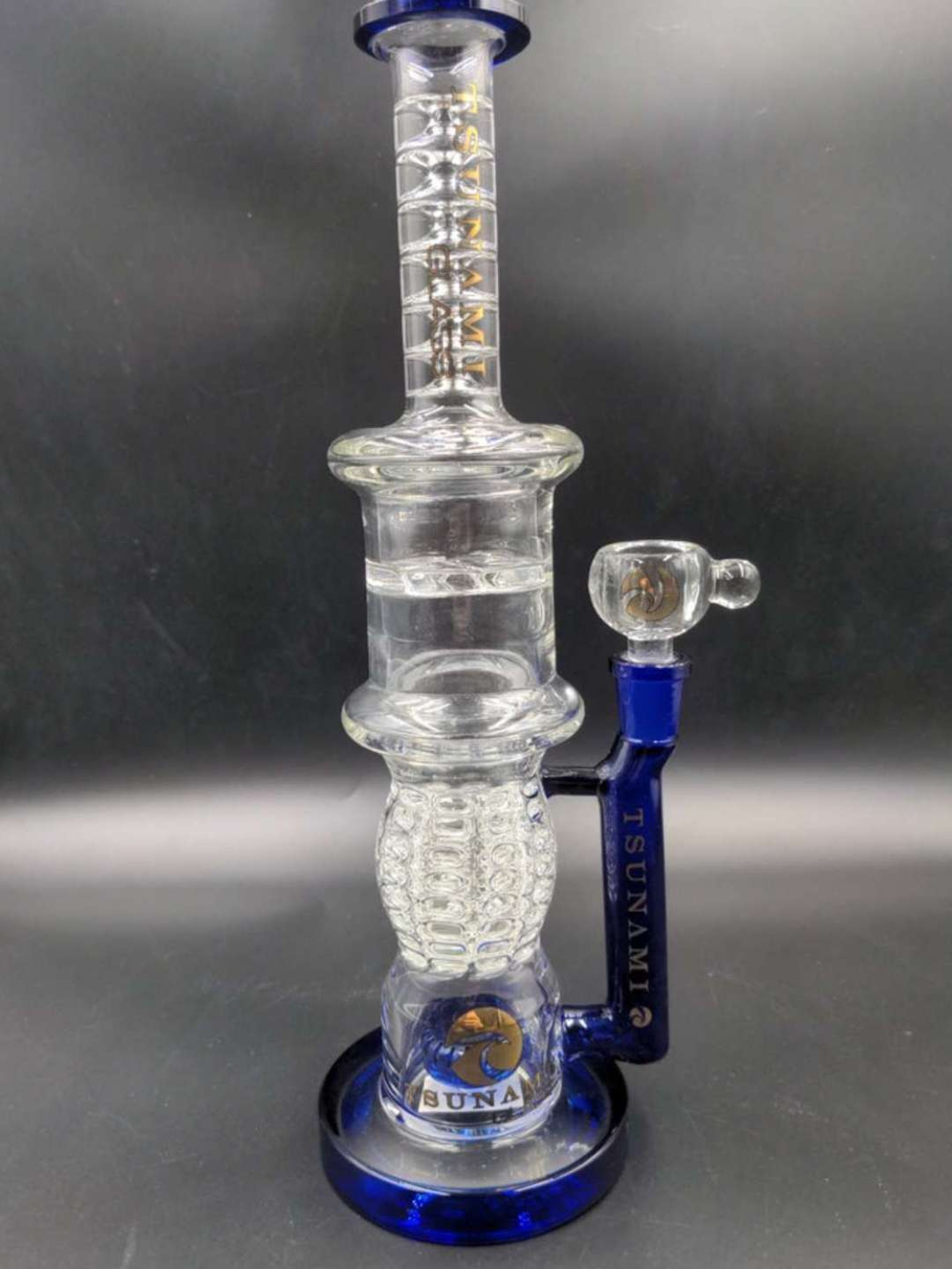 Preview pic of Tusnami Glass Recycler Rig