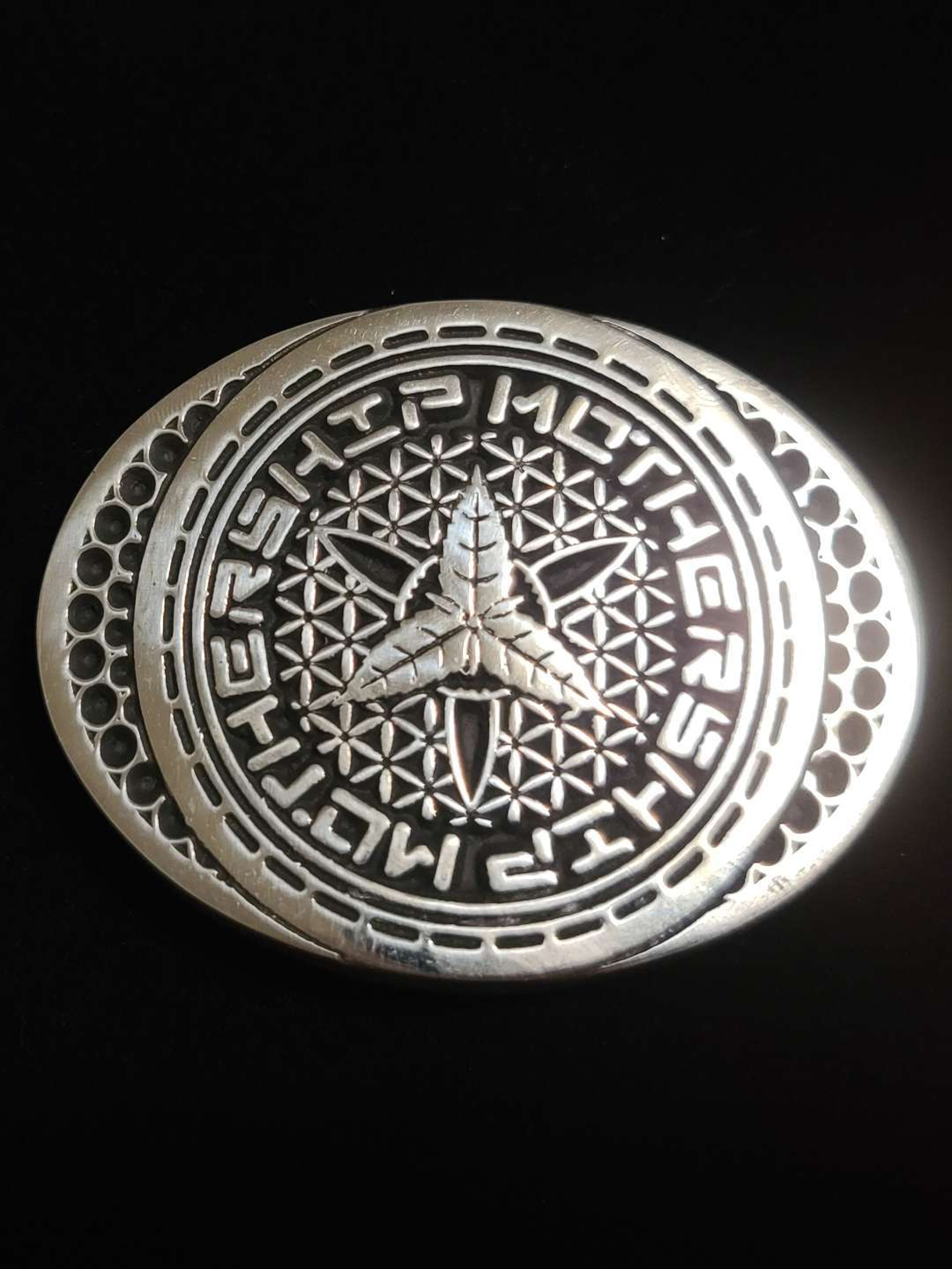 Silver Mothership belt buckle image 0