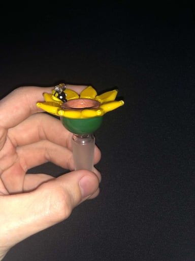 Preview pic of Empire glassworks slide 14mm 1hole sunflower with bee
