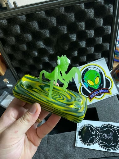 Preview pic of OTW Glass Praying Mantis UV pipe *repaired*