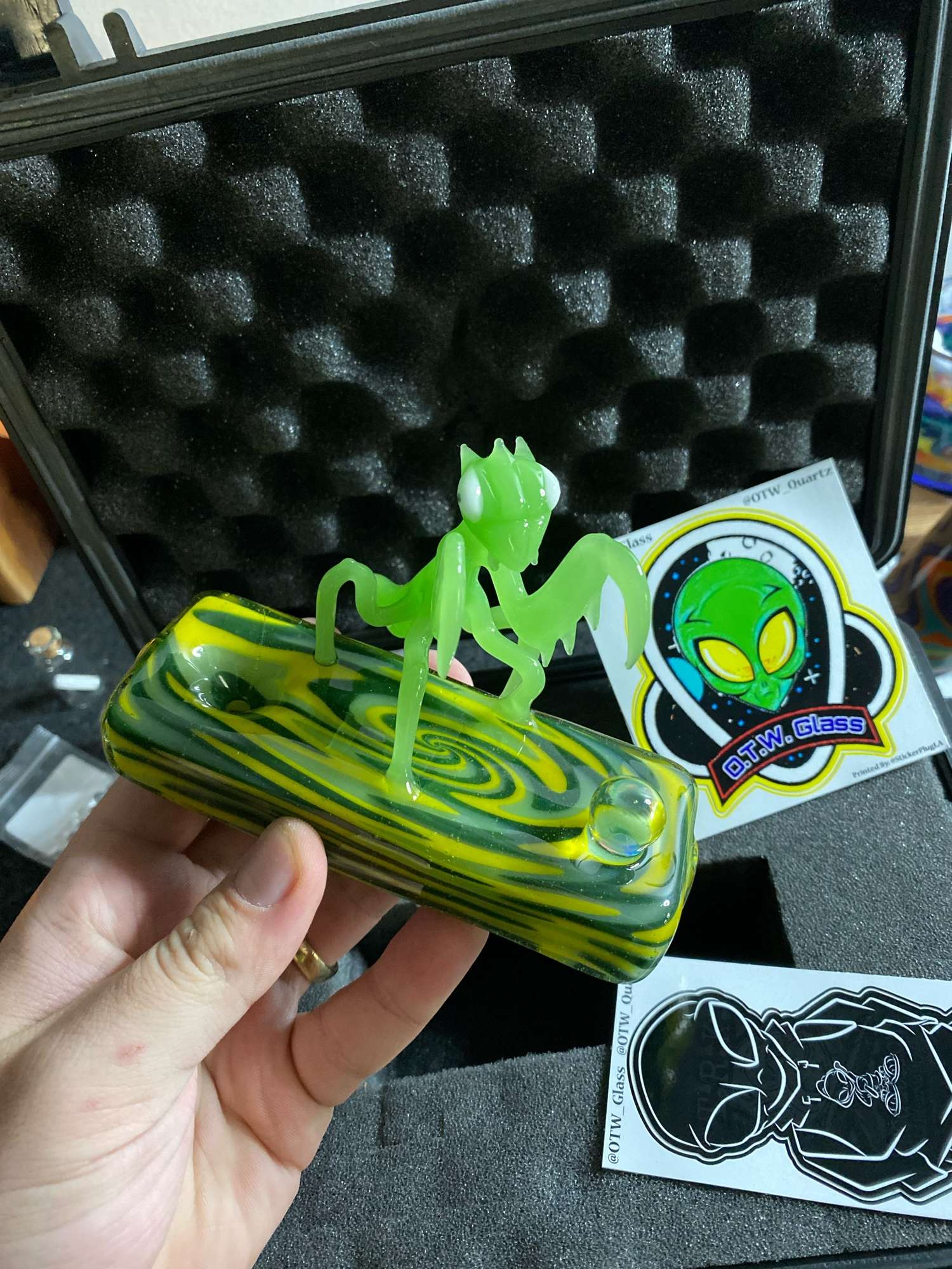 OTW Glass Praying Mantis UV pipe *repaired* image 0