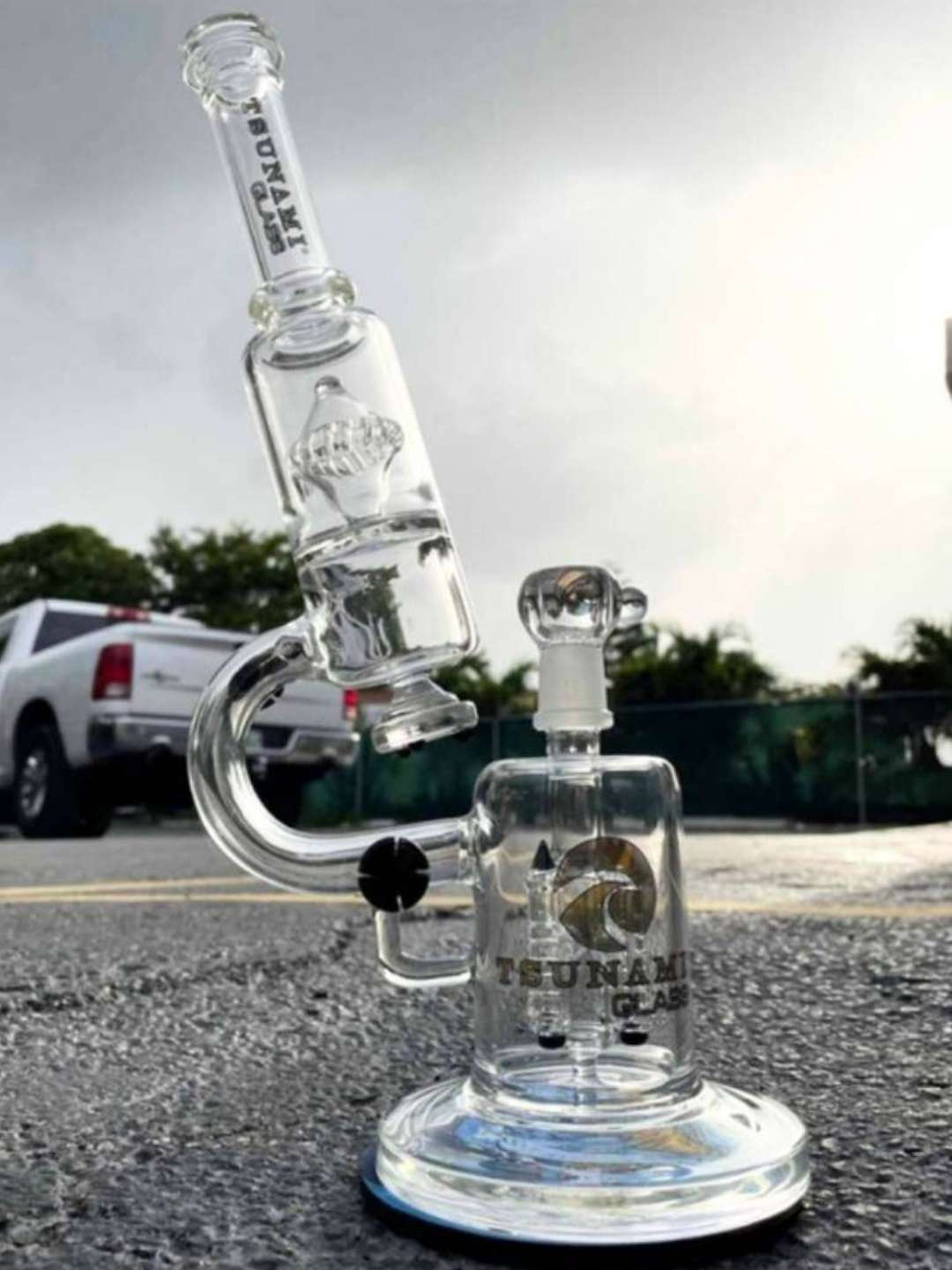 Preview pic of Tusnami Glass Recycler Rig