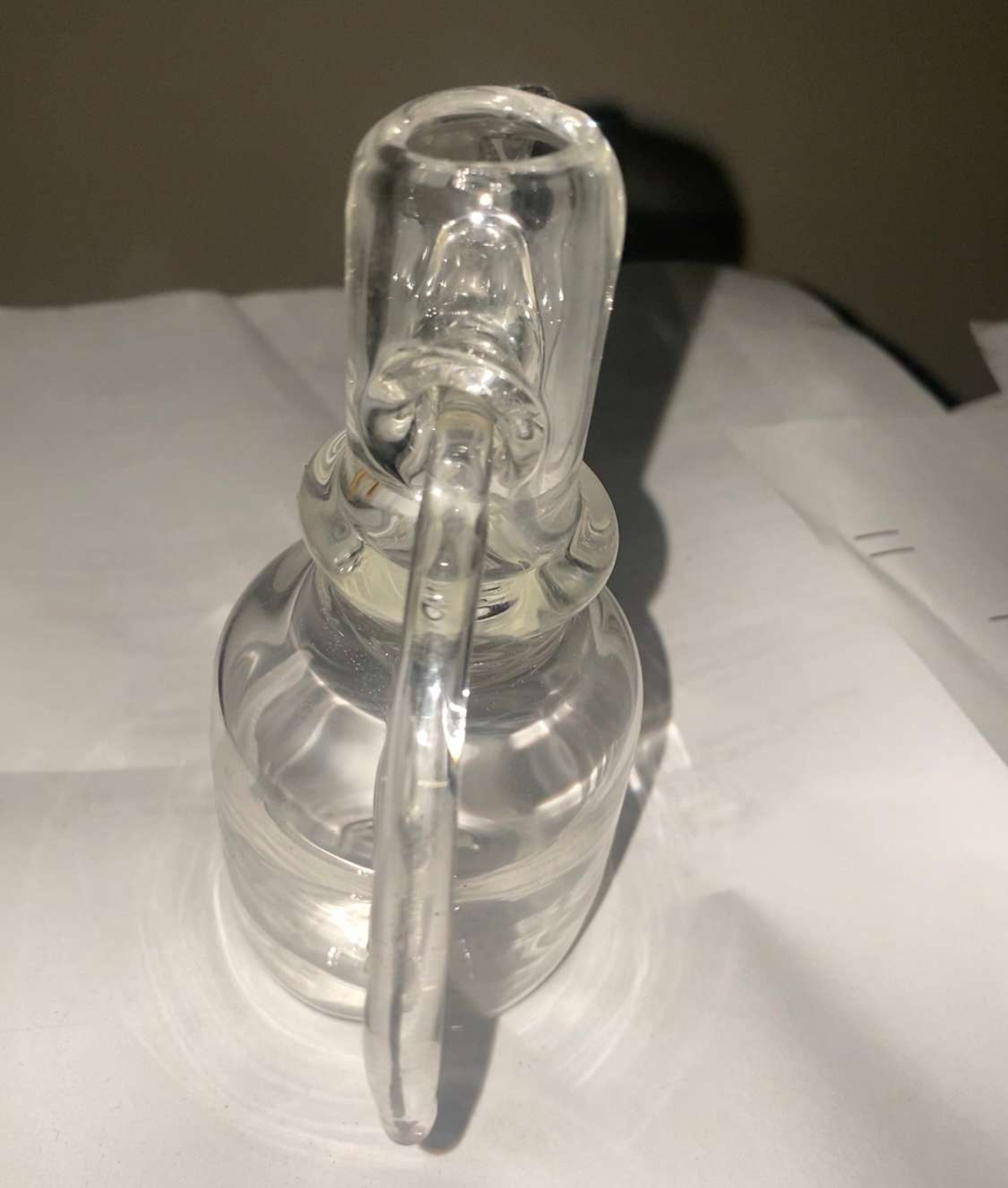 Strottle with a dab tool that sits in it image 0
