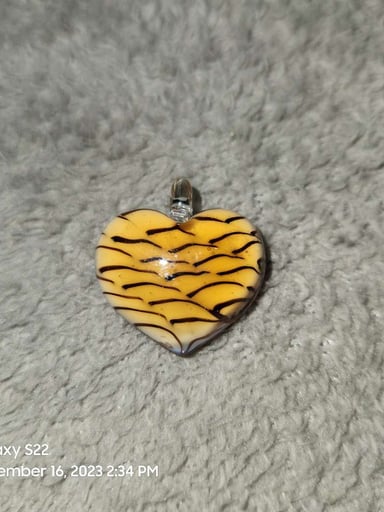 Preview pic of Tiger print heart shape pendant