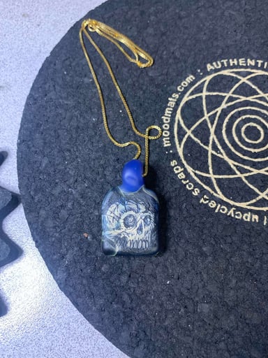 Preview pic of Trevy metal pendant