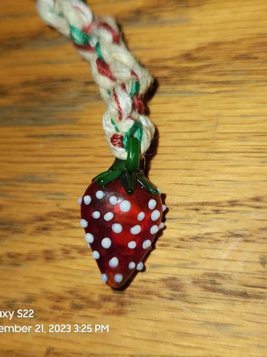 Preview pic of Strawberry pendant Keychain