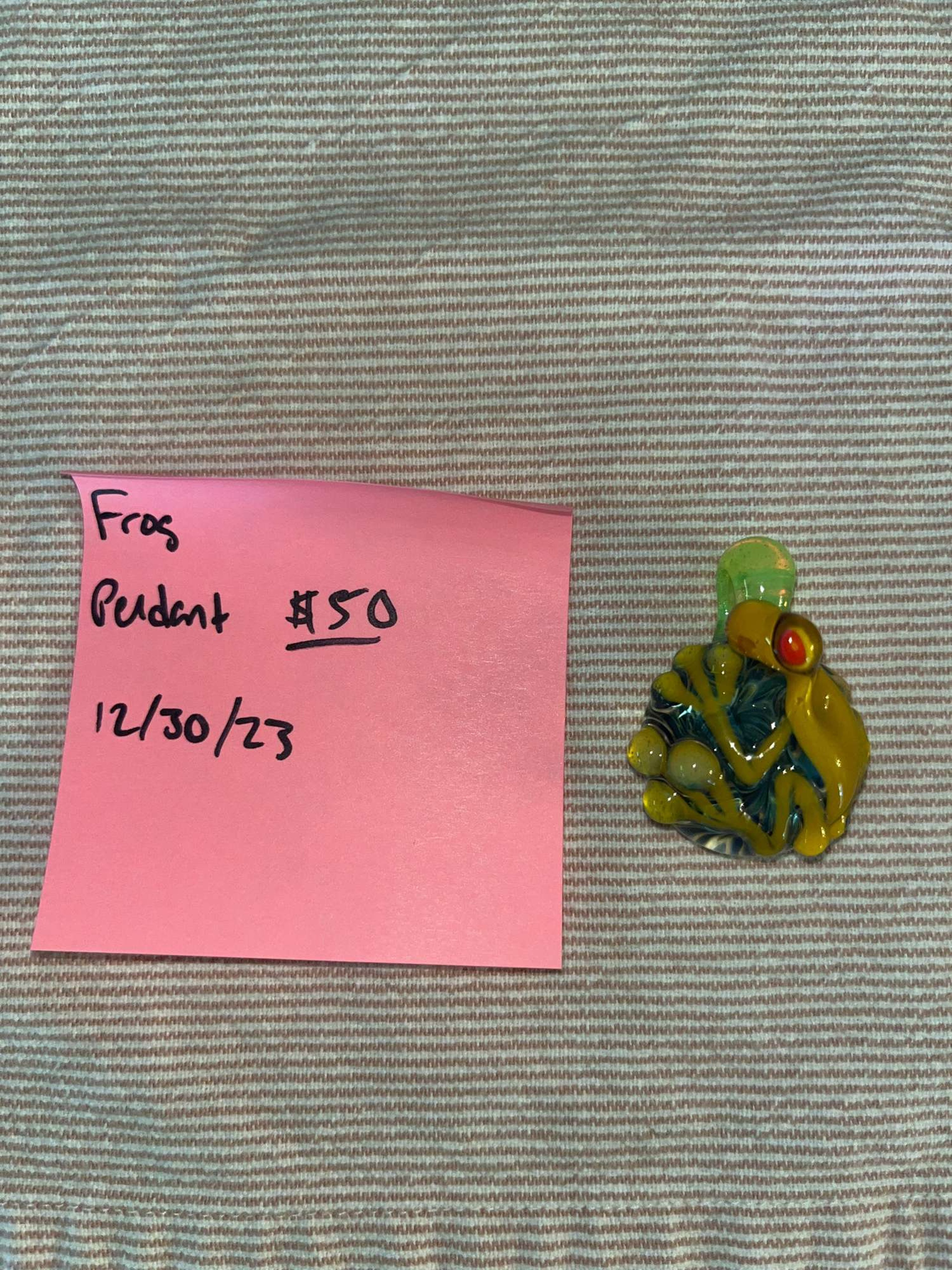 Frog pendant image 0
