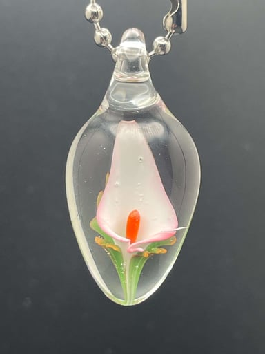 Preview pic of Lily pendant 