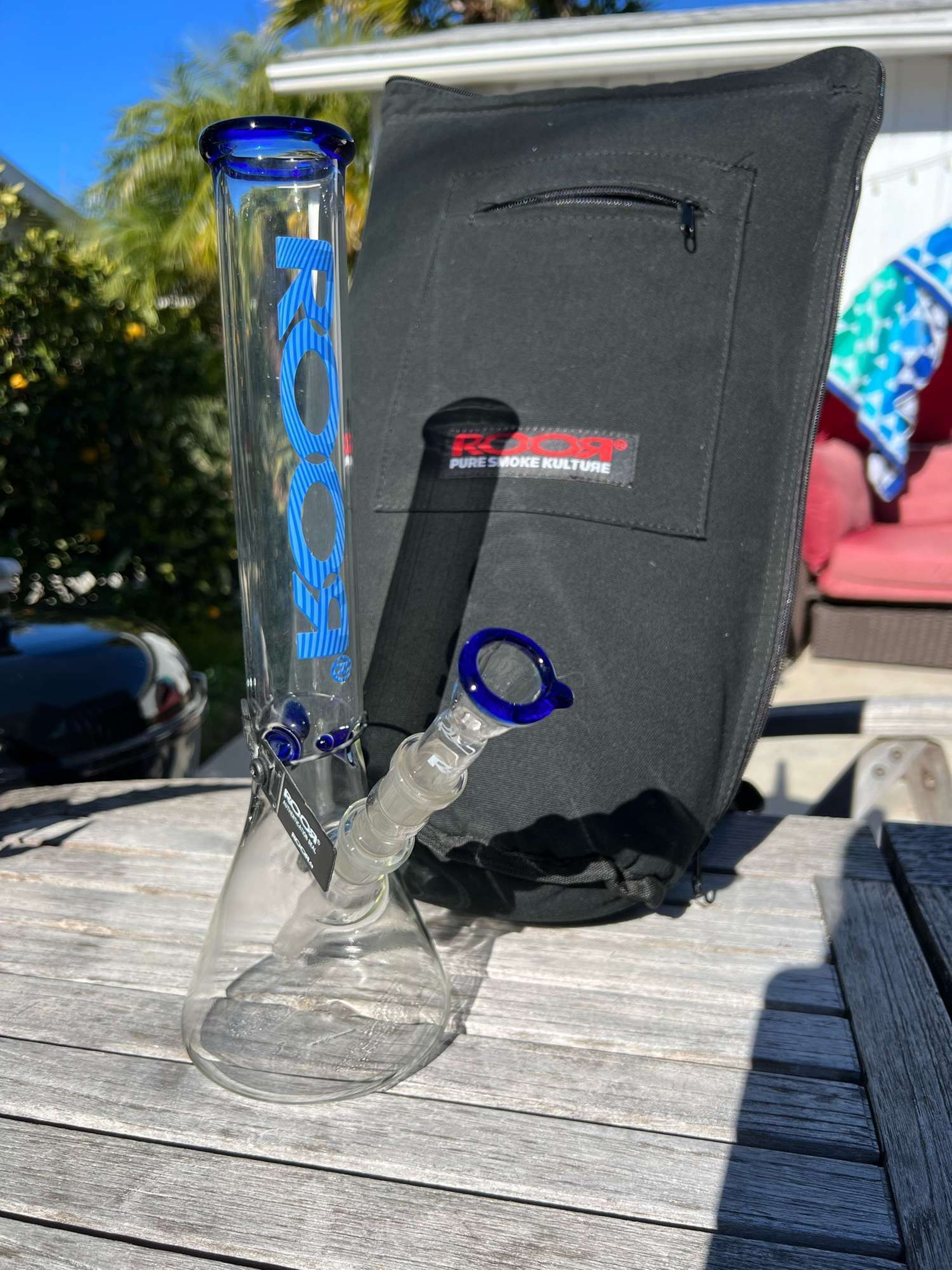 Roor Abyss beaker w Roor Travel Bag image 0