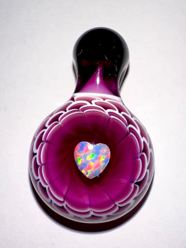 Preview pic of Sap Glass Heart Pendant