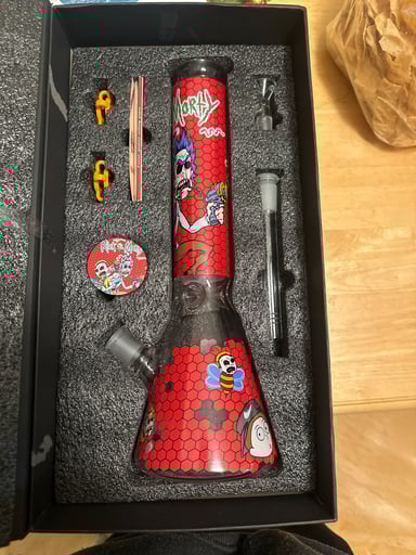 Preview pic of 12in 14mm Rick and Morty Beaker bong set