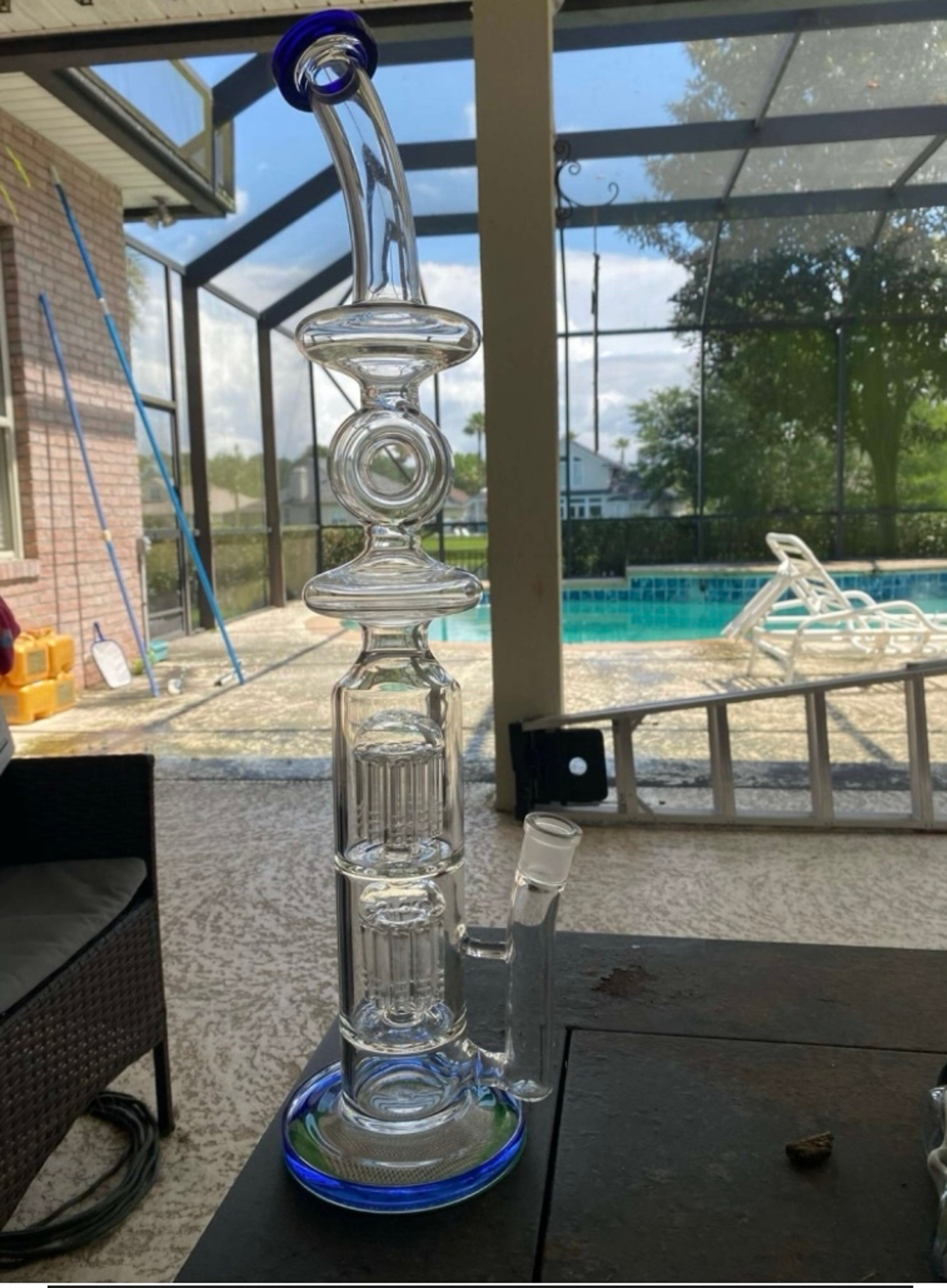 Preview pic of 22 inch bong