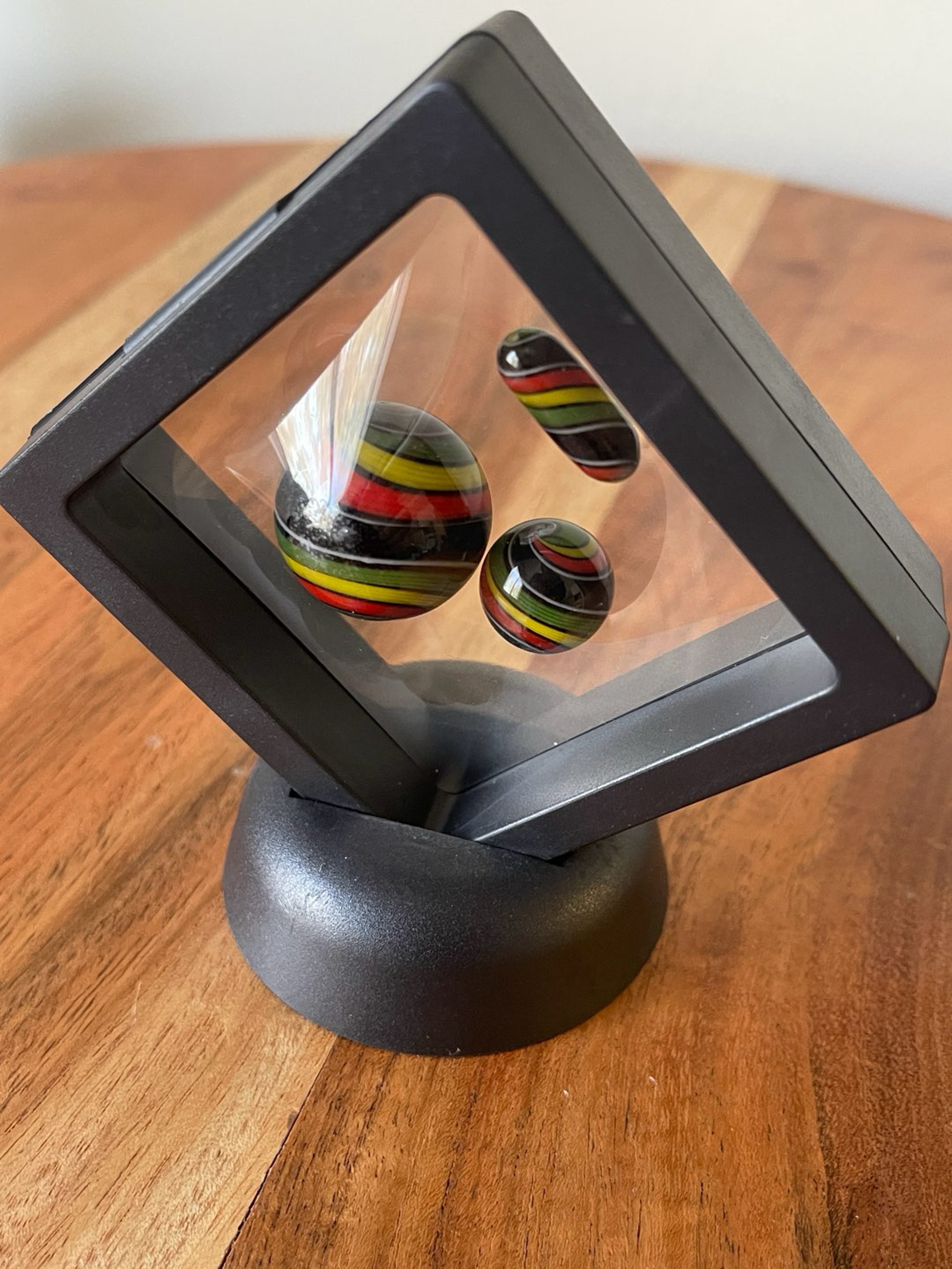 3pcs Pearl Set w/ Display case image 0