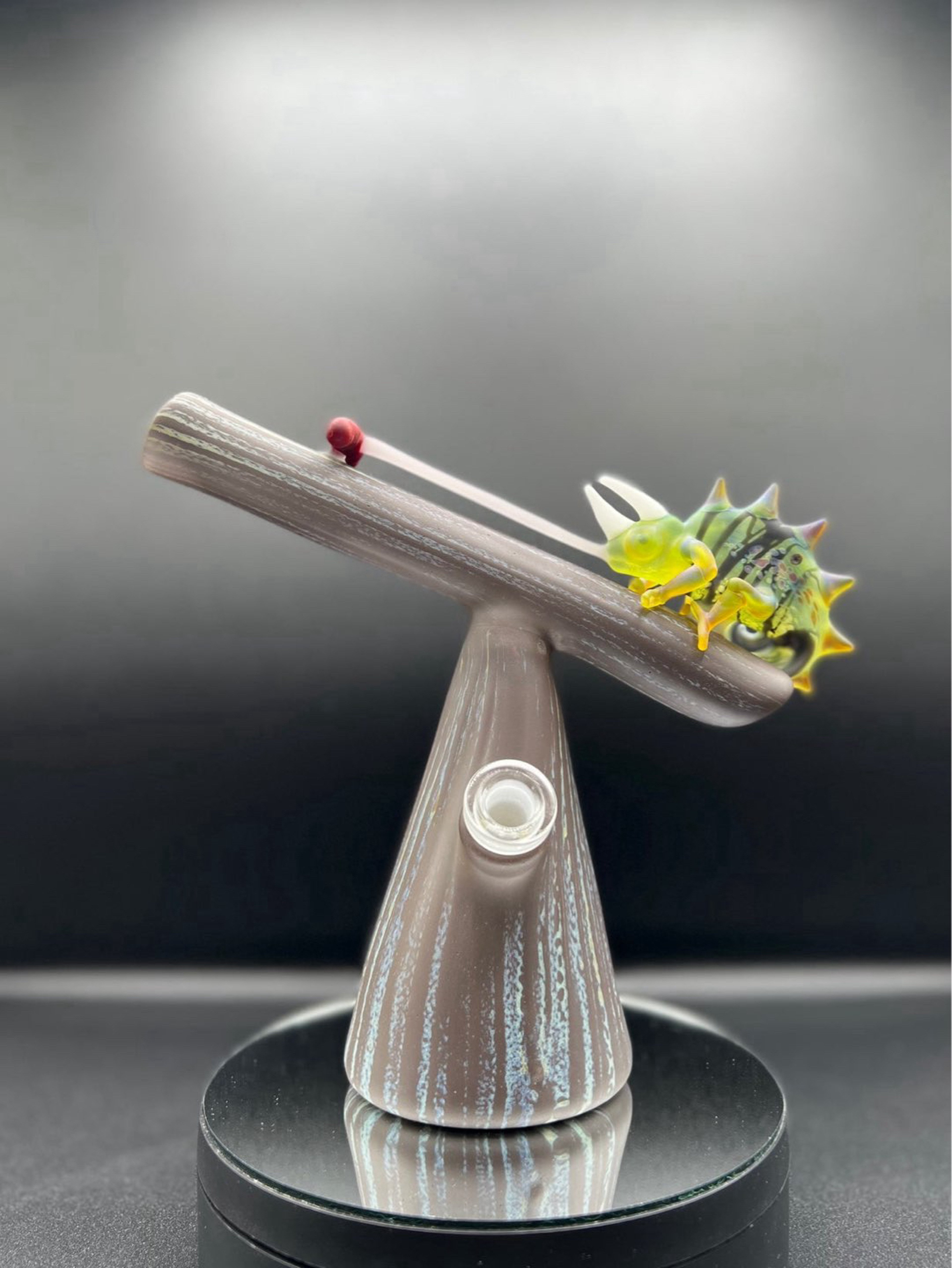 Hardman_Art_Glass Chameleon Rig image 0