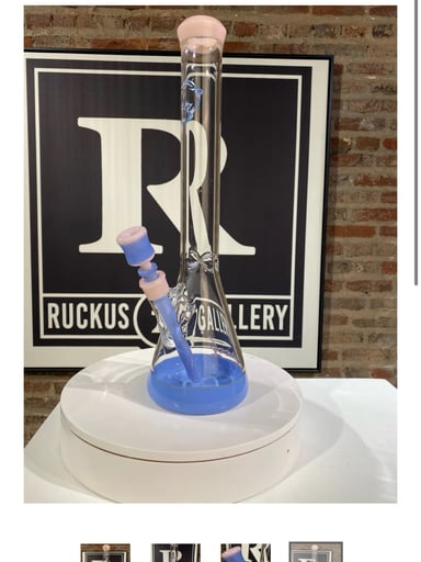 Preview pic of Grizzly glass full accented 18” beaker