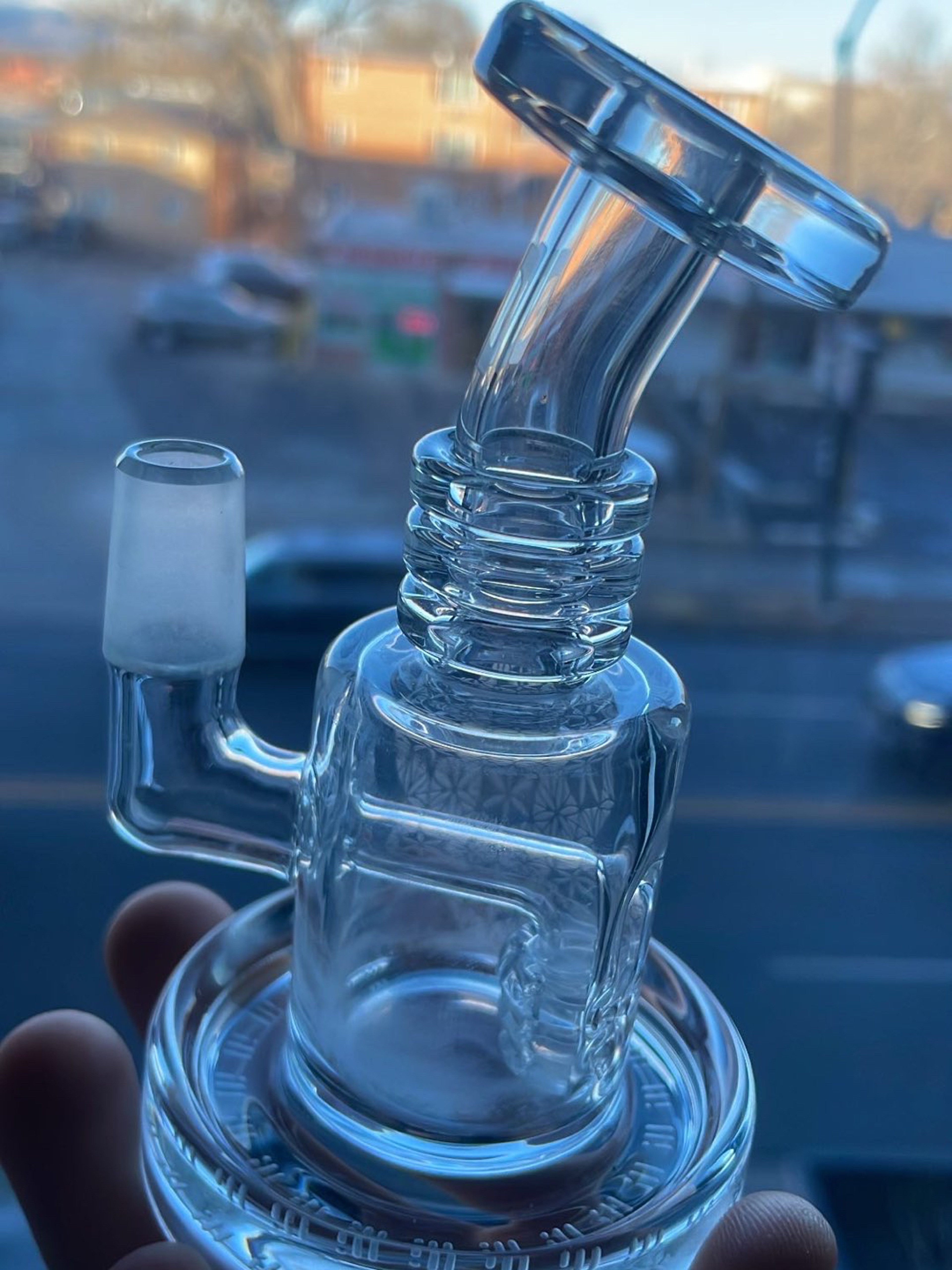 Preview pic of Illusions glass gallery smuggler