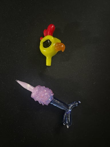 Preview pic of Sticky glass glad rooster head cap and chicken leg dabber