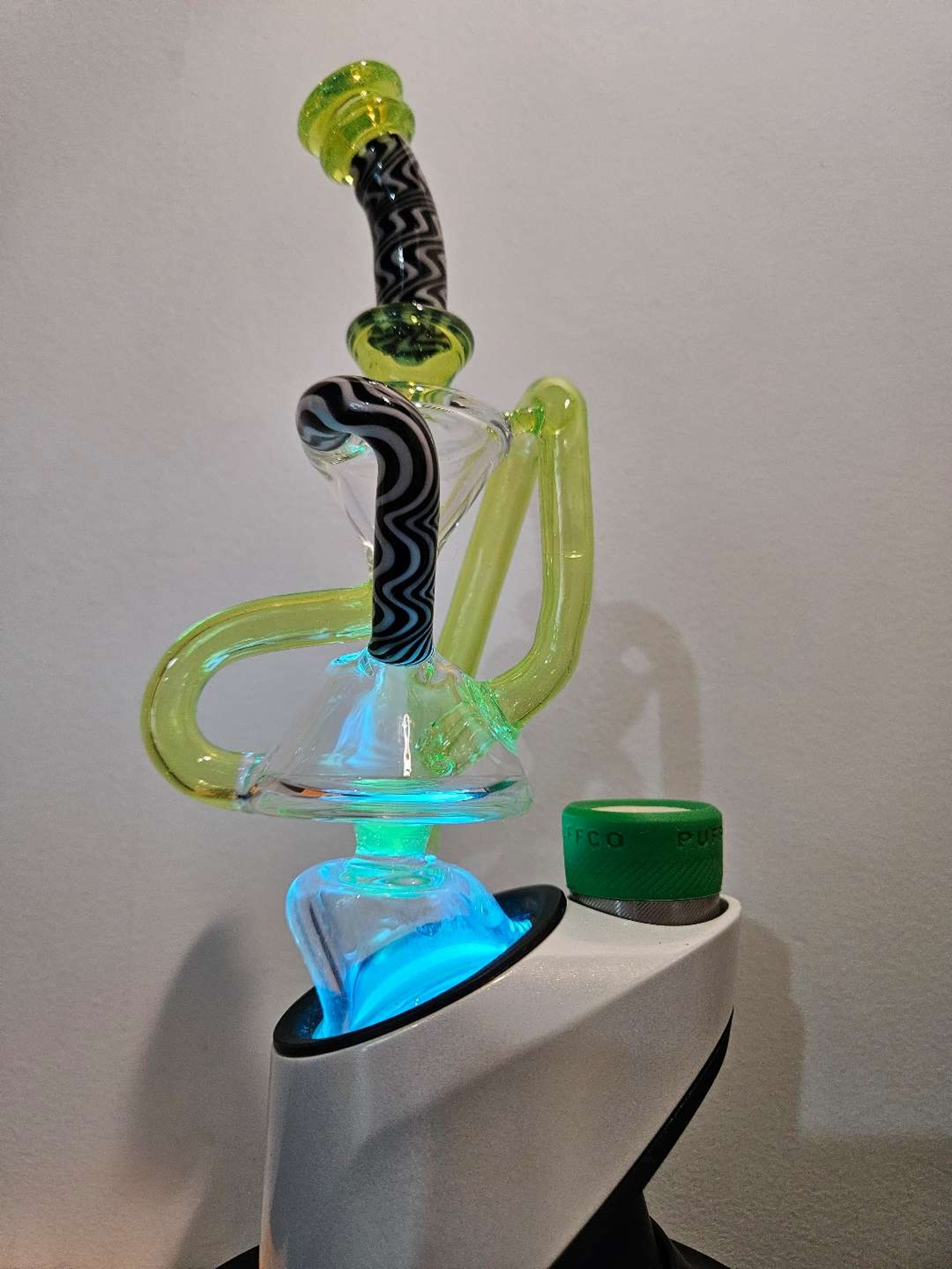 Preview pic of Puffco Peak Yarbi recycler