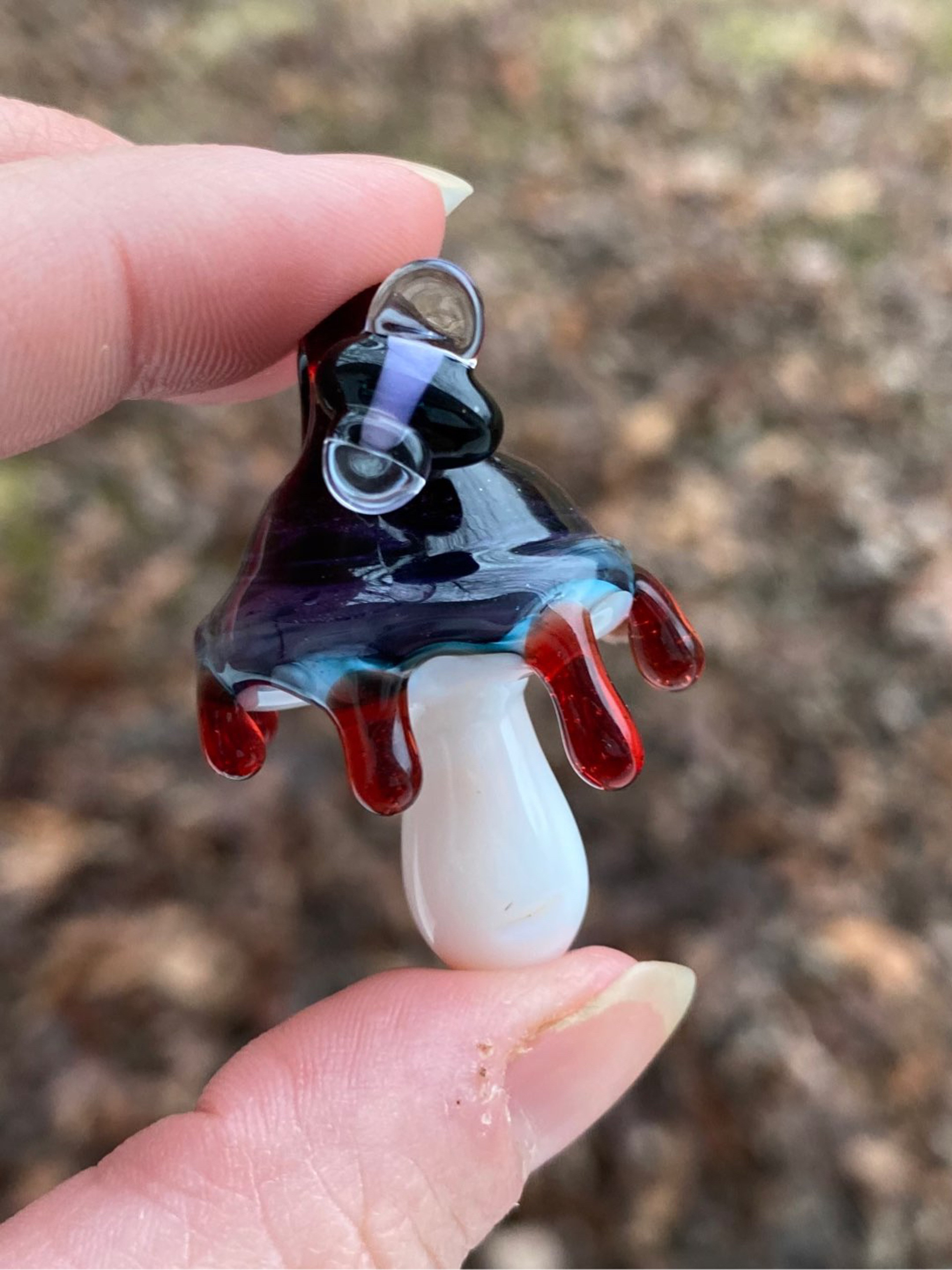 Drippy mushroom with bee pendy image 0