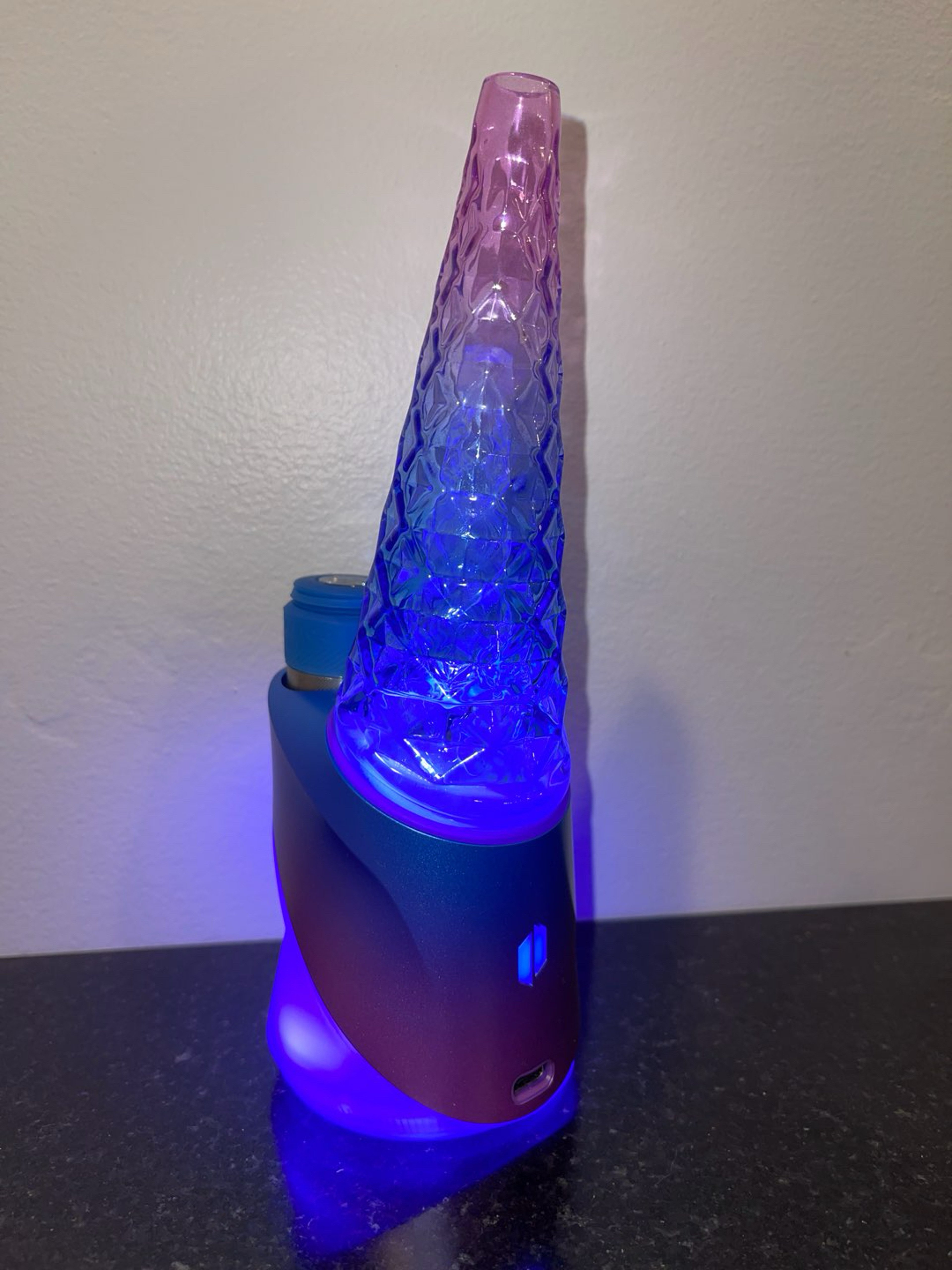 Preview pic of PuffCo Peak Pro Indiglow Limited Edition